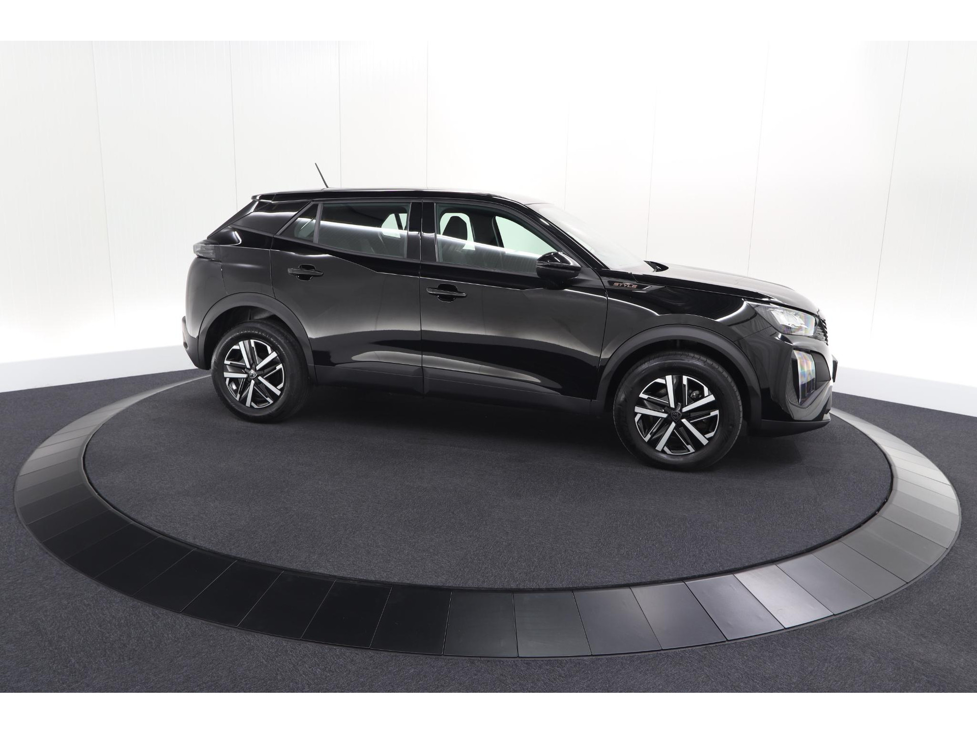 Peugeot 2008 1.2 Hybrid 136 Style | Apple Carplay | Parkeersensoren | Climate control