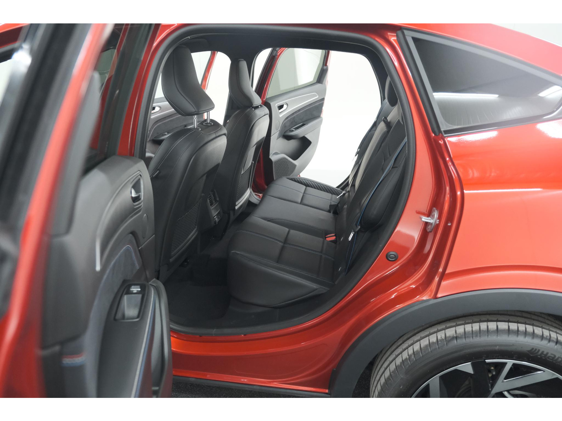 Renault Arkana 1.6 E-Tech hybrid 145 Esprit Alpine | Rondom Camera | Adaptieve Cruise Control | Pack Winter | Dodehoekdetectie