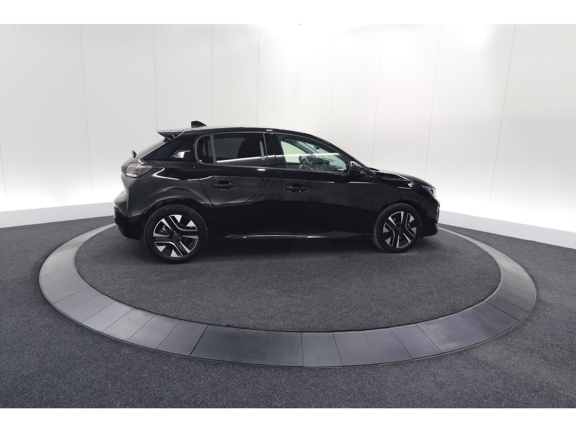 Peugeot 208 PureTech 100 Allure | 360 Camera | Adaptieve Cruise Control | Dodehoekdetectie | Navigatie