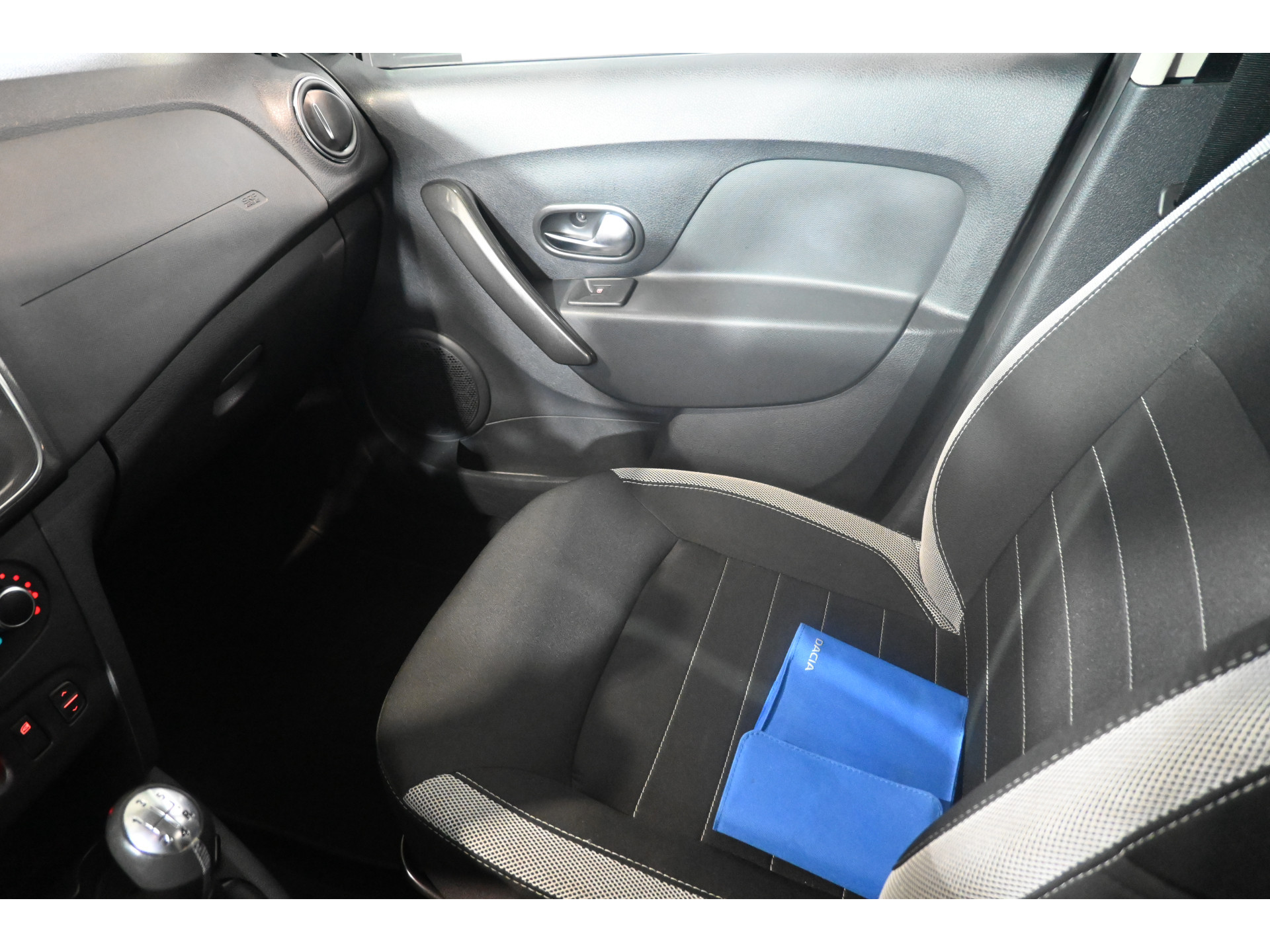 Dacia Sandero 0.9 TCe Stepway Tech Road Airco Navigatie Trekhaak Goed Onderhouden! Inruil Mogelijk!