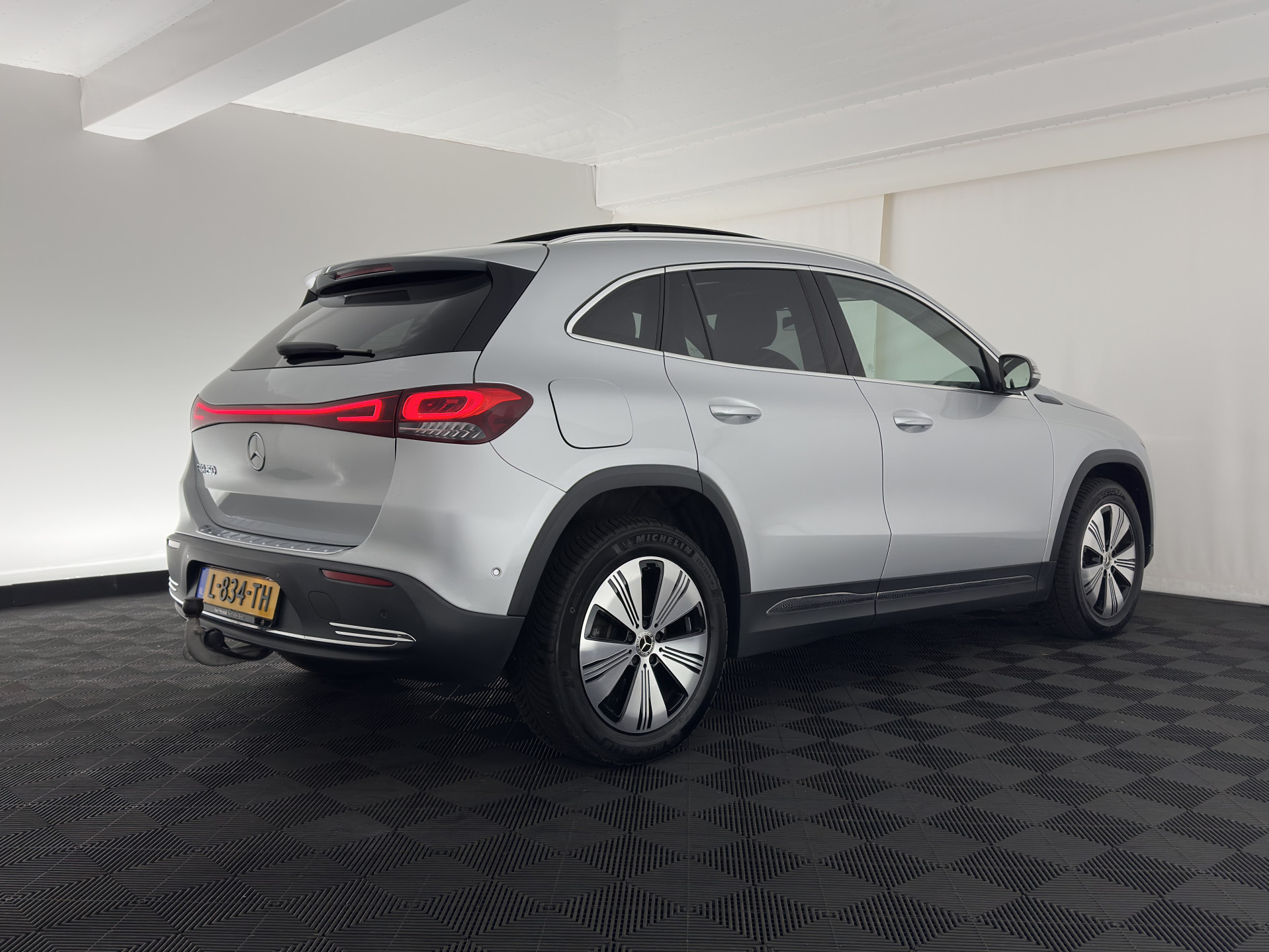 Mercedes-Benz EQA 250 Business Solution Luxury 67 kWh [ 3-Fase ] (SOH-94%) (INCL-BTW) *PANO | LEATHER | WIDESCREEN-COCKPIT | FULL-LED | BLINDSPOT | AMBIENT-LIGHT | CAMERA | NAVI-FULLMAP | DAB+ | COMFORT-SEATS | ECC | SHIFTPADDLES | CRUISE | HEATED-SEATS |