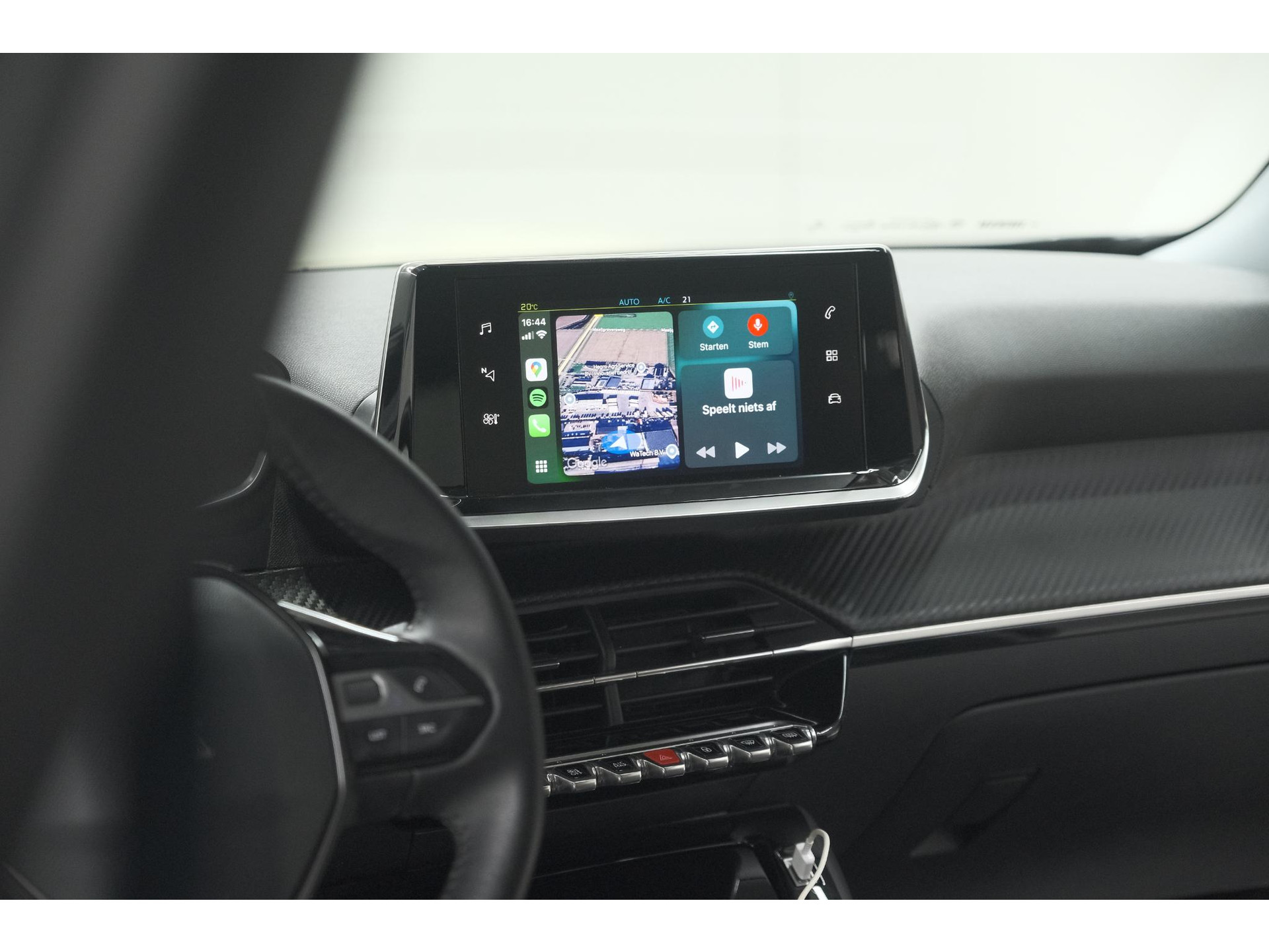 Peugeot e-2008 EV Allure 50 kWh | SOH=96.7 % | 3 Fase Laadfunctie | Camera | Navigatie | Parkeersensoren | Apple Carplay