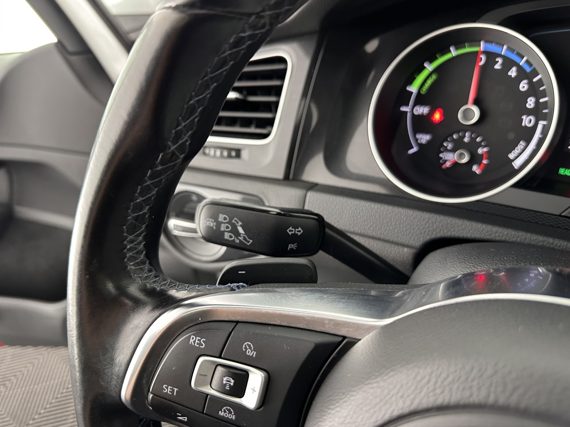 Volkswagen Golf 1.4 TSI GTE Executive-Plus-Pack Aut. *PANO | FULL-LED | LEATHER | LANE-ASSIST | BLIND-SPOT | ADAPTIVE-CRUISE | CAMERA | DAB | NAVI-FULLMAP | ECC | SHIFT-PADDLES | PDC | HEATED-SPORTSEATS | PRIVACY-GLASS | 18"ALU*