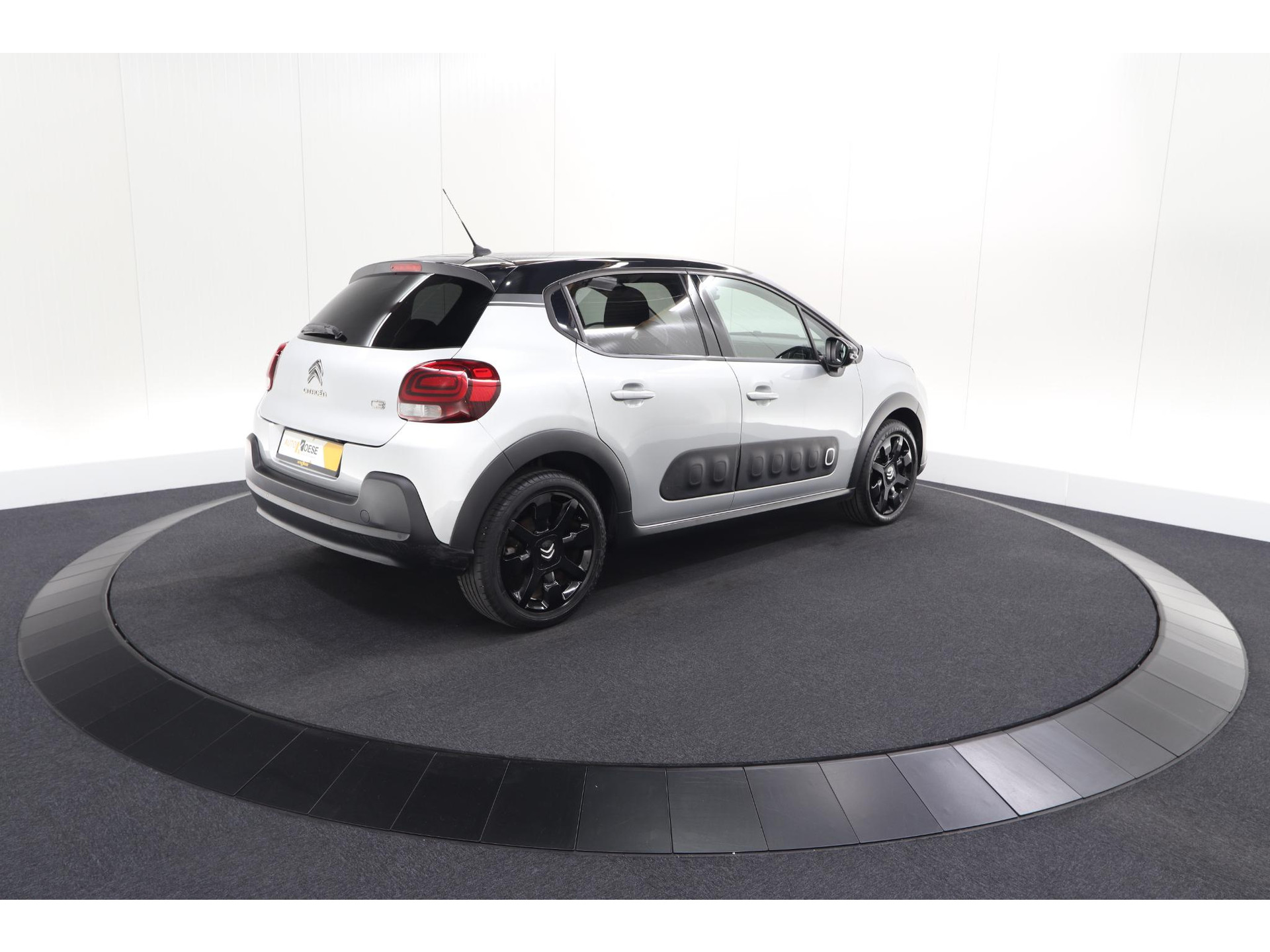 Citroen C3 PureTech 82 S&S Shine | Camera | Navigatie | Climate control | 17 Inch Lichtmetalen Velgen