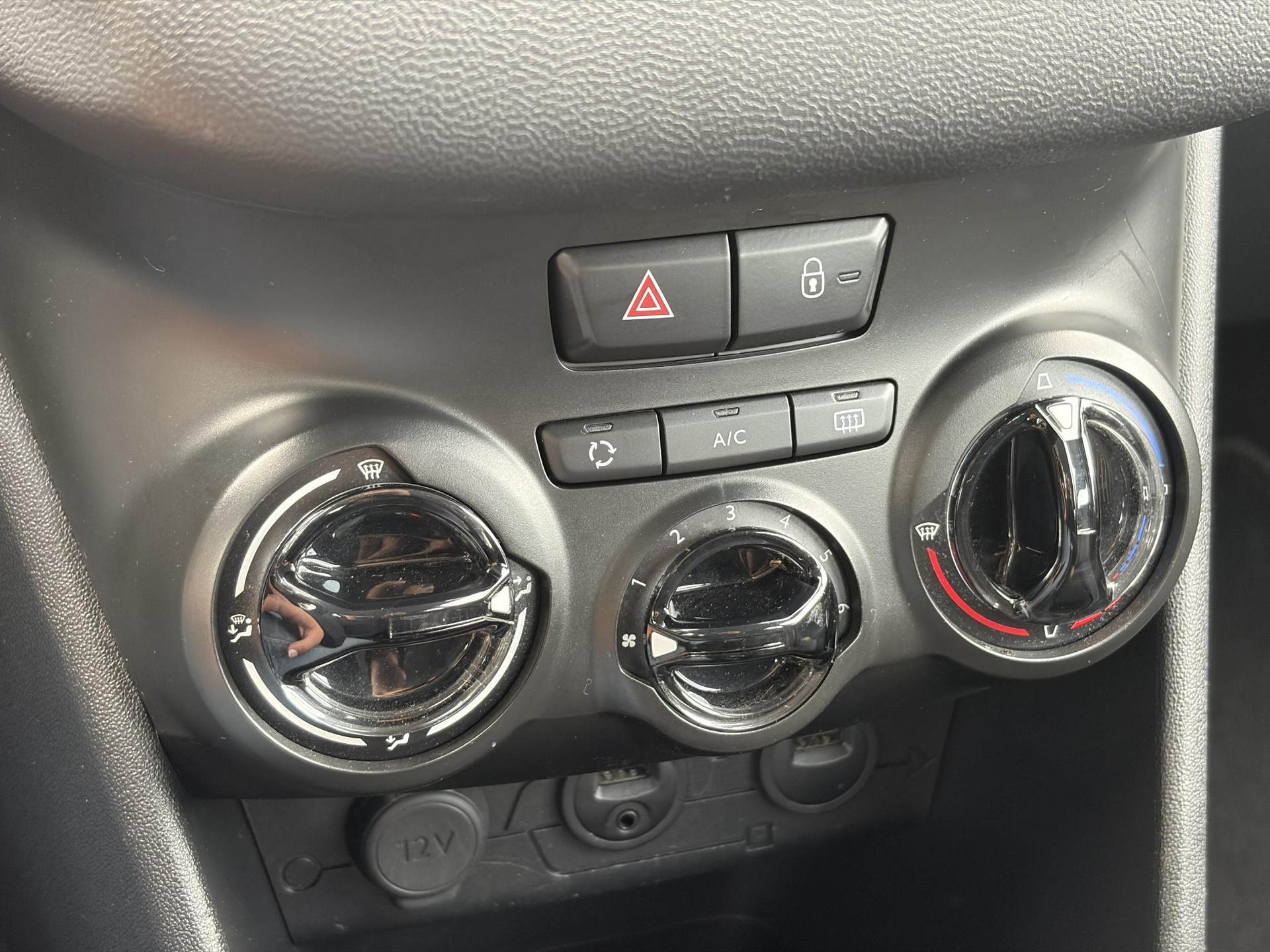 Peugeot 208 1.2 VTi Urban Soul ✓1e Eigenaar✓Trekhaak✓Navi✓Airco✓Cruise✓Pdc✓Lm velgen✓5 Deurs✓Zeer Zuinig✓N.A.P✓Apk tot 03-2027