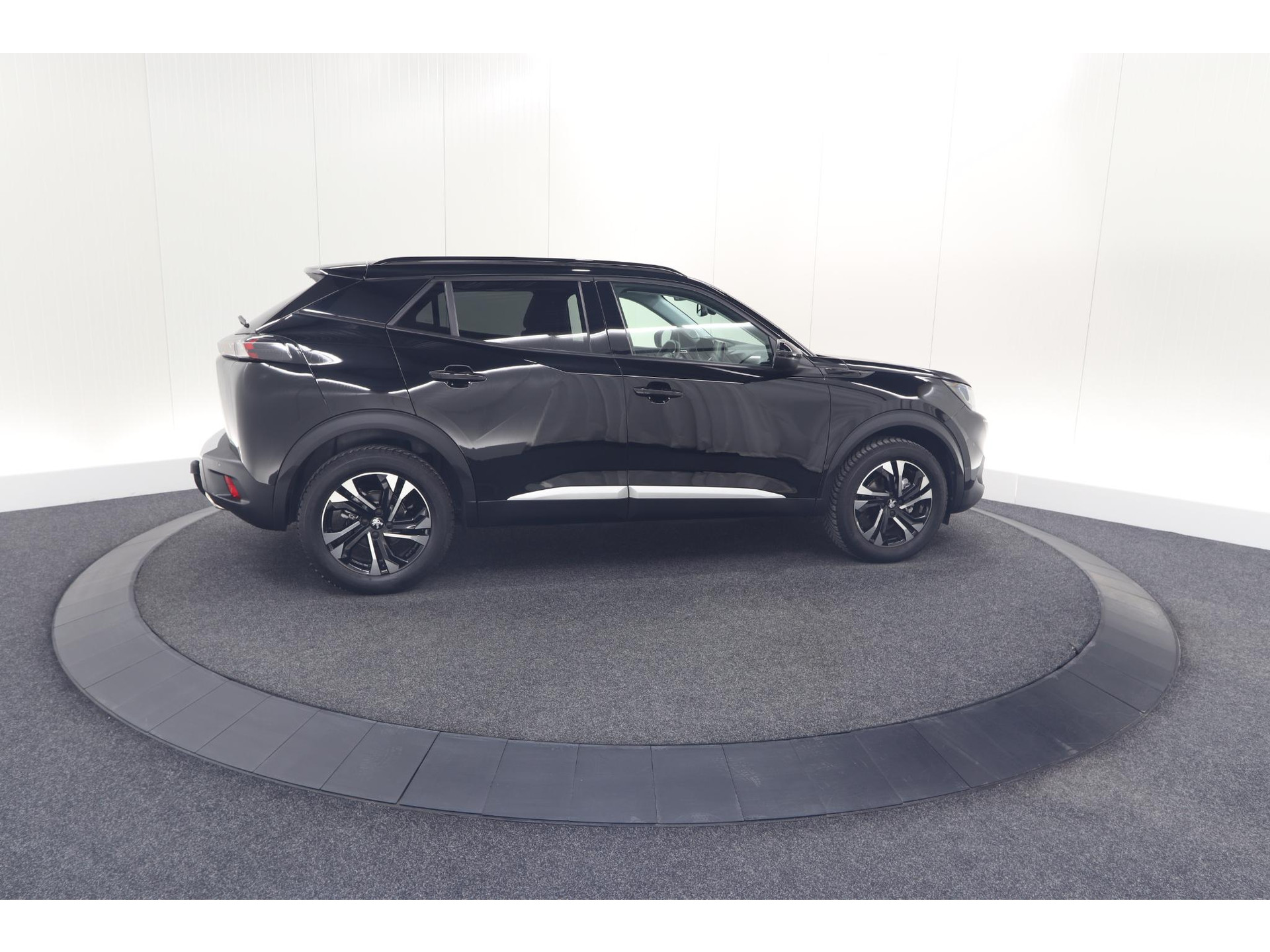 Peugeot 2008 PureTech 130 EAT8 Allure | Trekhaak | Camera | Navigatie | Apple Carplay