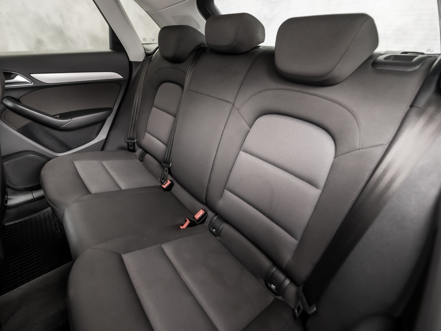 Audi Q3 1.4 TFSI Sport 150Pk Automaat (NAVIGATIE, CLIMATE, STOELVERWARMING, GETINT GLAS, SPORTSTOELEN, BLUETOOTH, NIEUWE APK, NIEUWSTAAT)