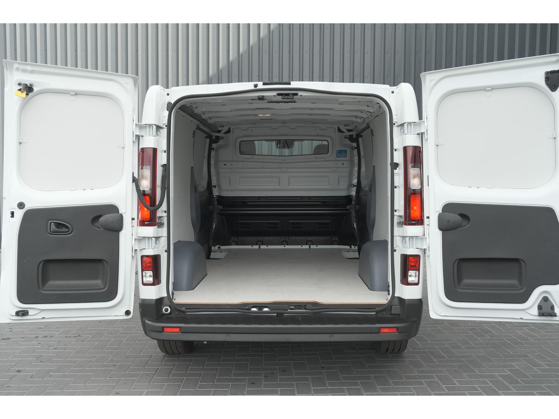Renault Trafic E-Tech T29 L1H1 Advance 52 kWh | Laadruimte-pakket | Parkeerpakket | 3 fase lader | Camera
