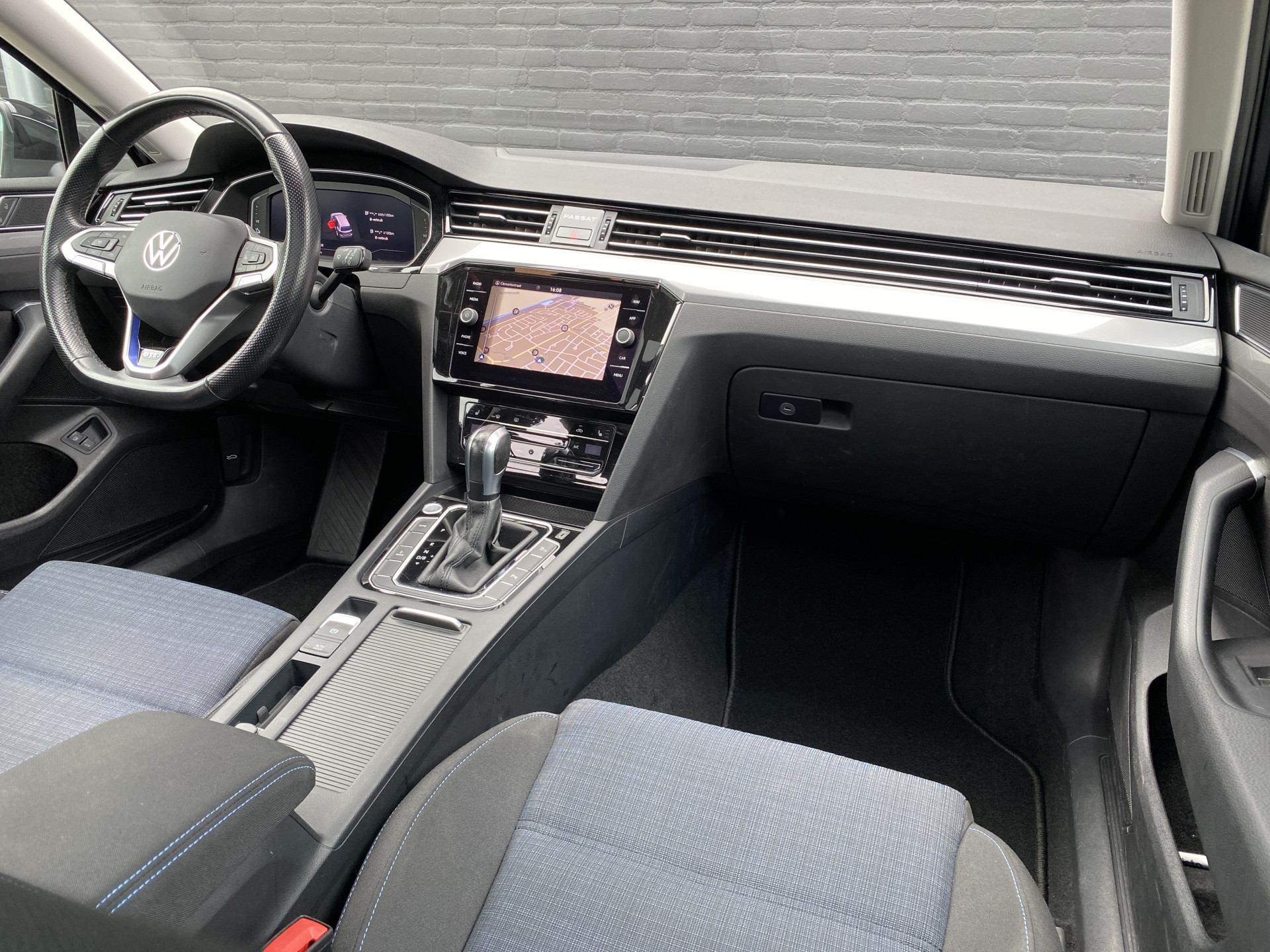 Volkswagen Passat Variant 1.4 TSI PHEV GTE Business | 1e eigenaar | navigatie | trekhaak | panoramadak | virtual cockpit | camera | BTW
