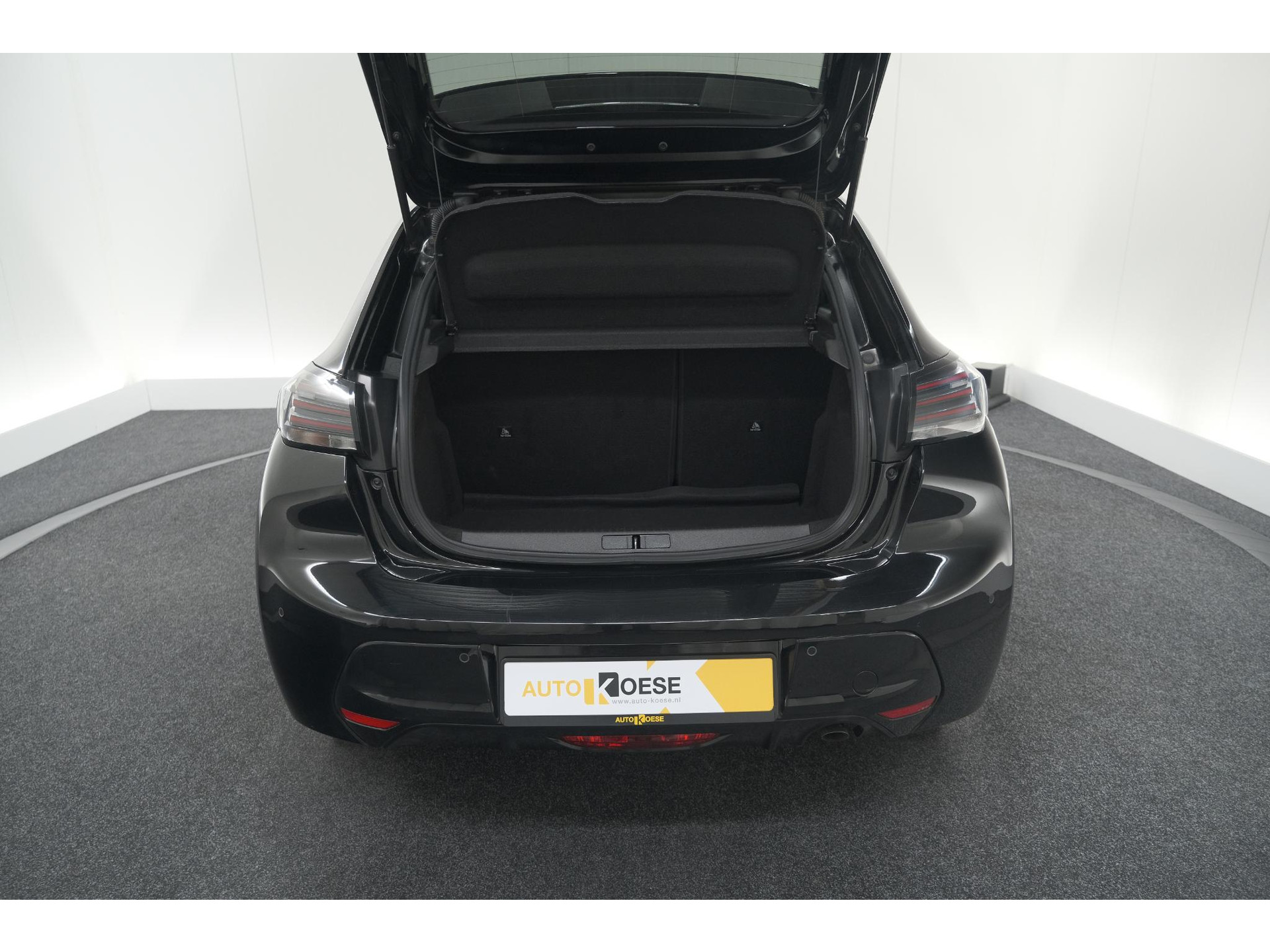 Peugeot 208 PureTech 100 Allure | Parkeersensoren | Navigatie | Apple Carplay