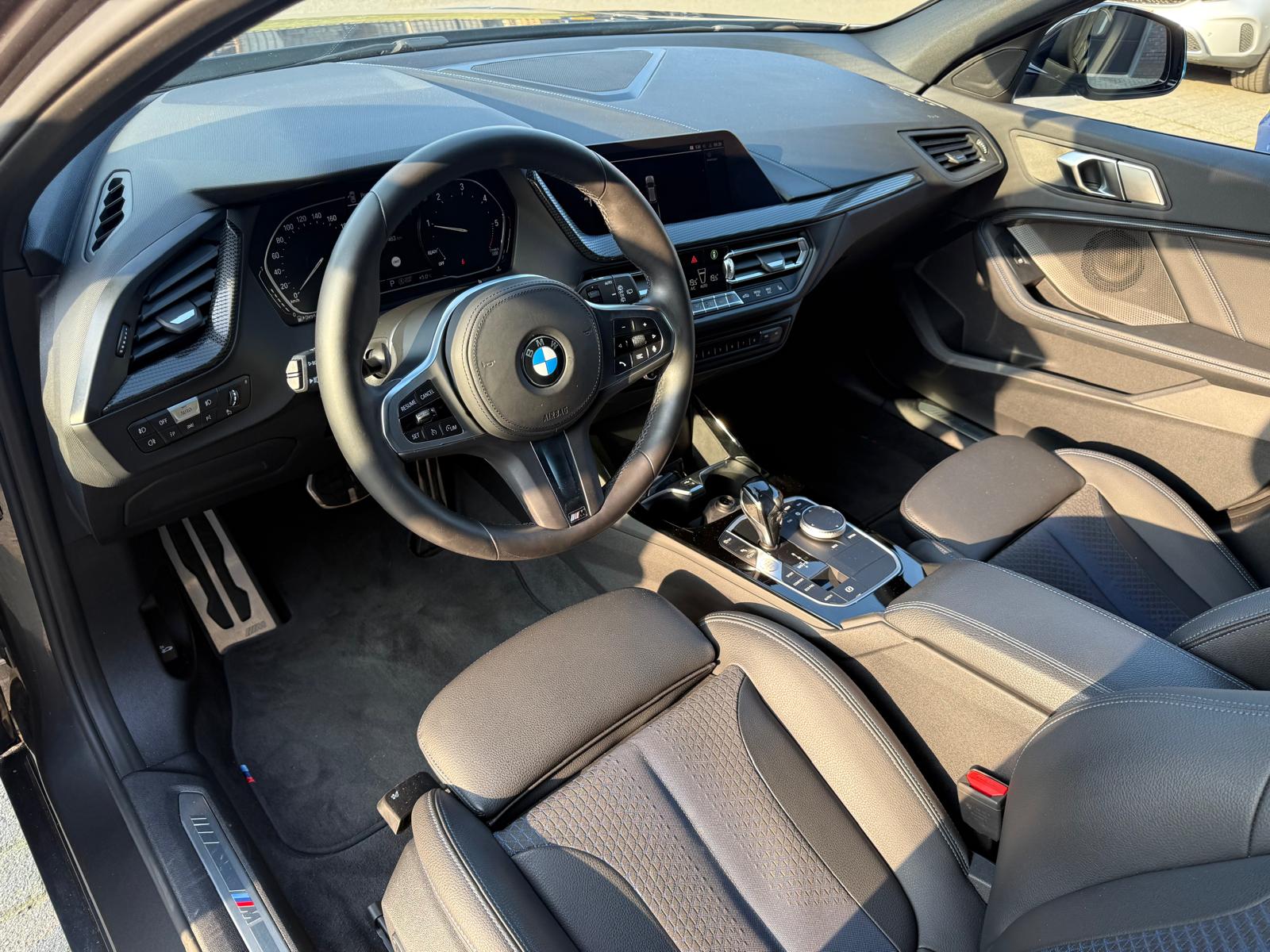 BMW 1-serie 116d Executive | 1E EIGENAAR | 3/6/12MND GARANTIE | AUTOMAAT | LED | CARPLAY | SFEERVERLICHTING | CRUISE | AIRCO |