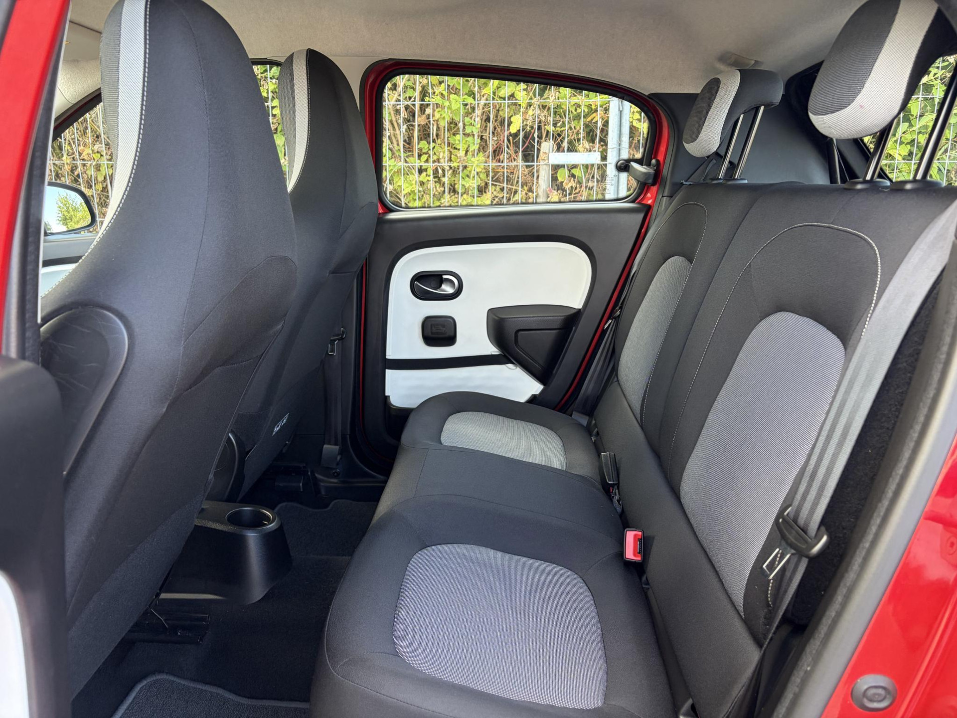 Renault Twingo 1.0 SCe Dynamique Dealer Onderhouden l Airco l Cruise l Recent beurt gehad l Lm velgen l Weinig Km l N.A.P l Apk tot 05-2027