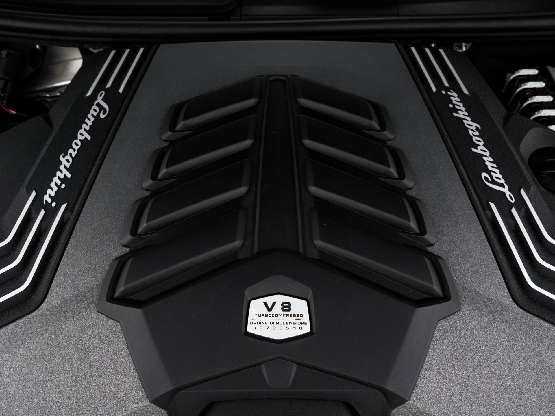 Lamborghini Urus 4.0 V8 Pearl Capsule (INCL-BTW) *CERAMIC-BRAKES | PANO | HEAD-UP | SOFT-CLOSE | LEATHER-ALCANTARA | FULL-LED | NIGHT-VISION | BANG&OLUFSEN | MEMORY-PACK | HEATED-SPORTSEATS | TOP-VIEW | ADAPTIVE-CRUISE | ...