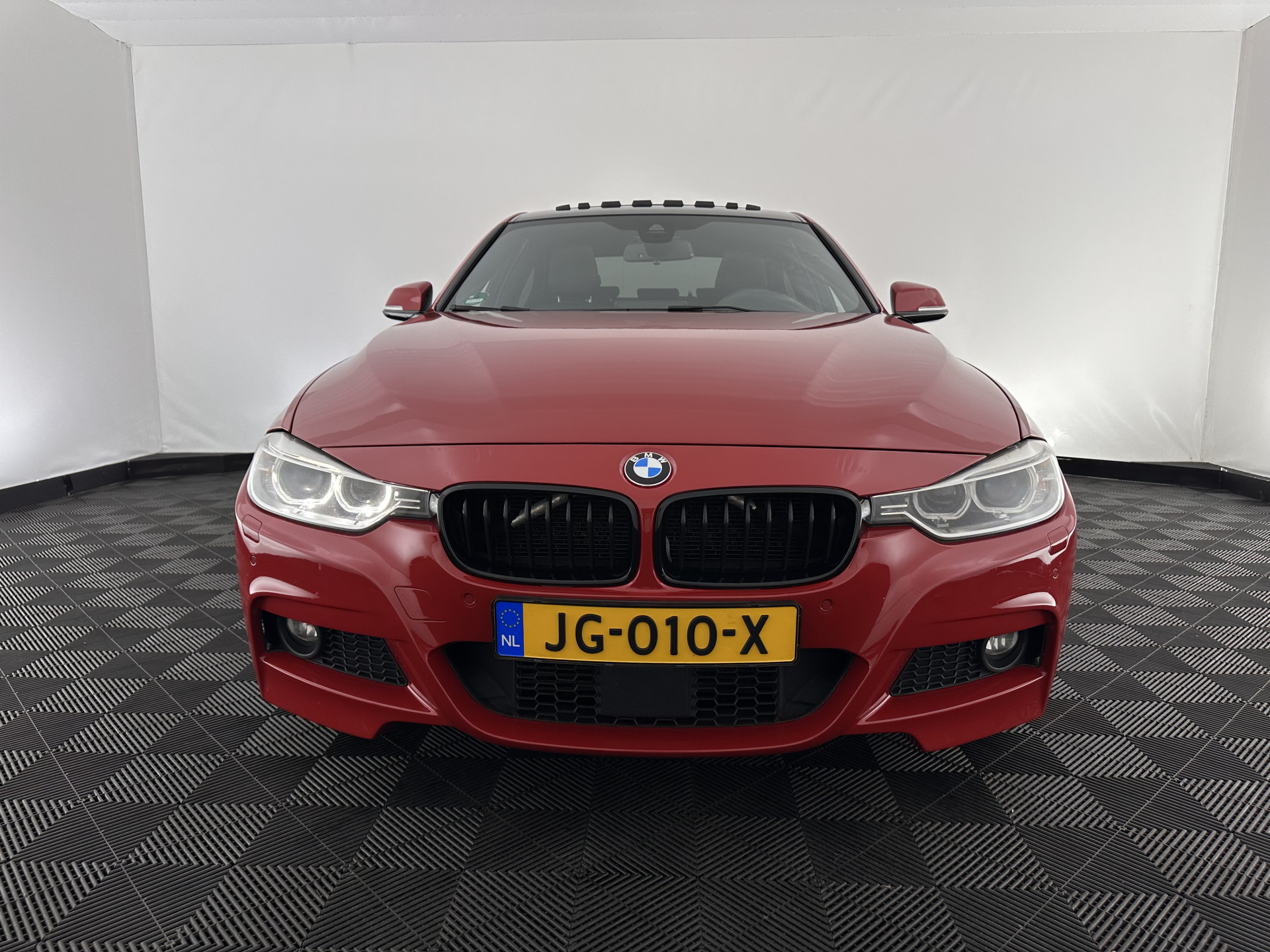 BMW 3-serie 330d M-Sportpack High Executive Aut. *PANO | LEATHER | XENON | ADAPTIVE-CRUISE | HARMAN/KARDON | MEMORY-PACK | BLINDSPOT | HEATED-SPORTSEATS | CAMERA | DAB | KEYLESS | ECC | HEAD-UP | PDC | SHIFTPADDLES | TOWBAR |  18''ALU