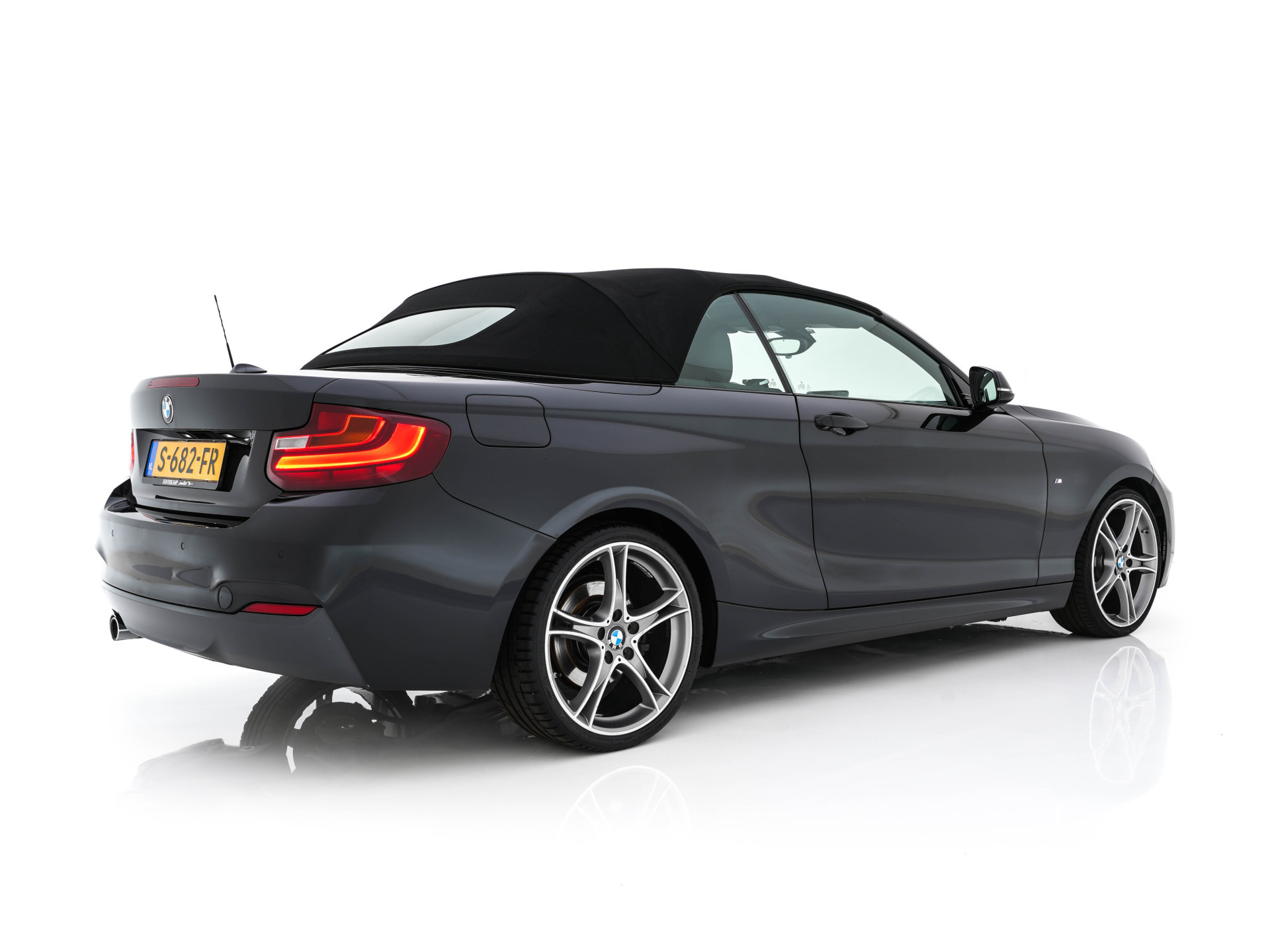 BMW 2-serie Cabrio 220d Sport M-Sportpack Aut. *LEATHER | BI-XENON | HARMAN/KARDON-AUDIO | MEMORY-PACK | HEATED-SPORTSEATS | NAVI-FULLMAP | DAB+ | ECC | PDC | AIRSCARF | LANE-ASSIST | 19''ALU*