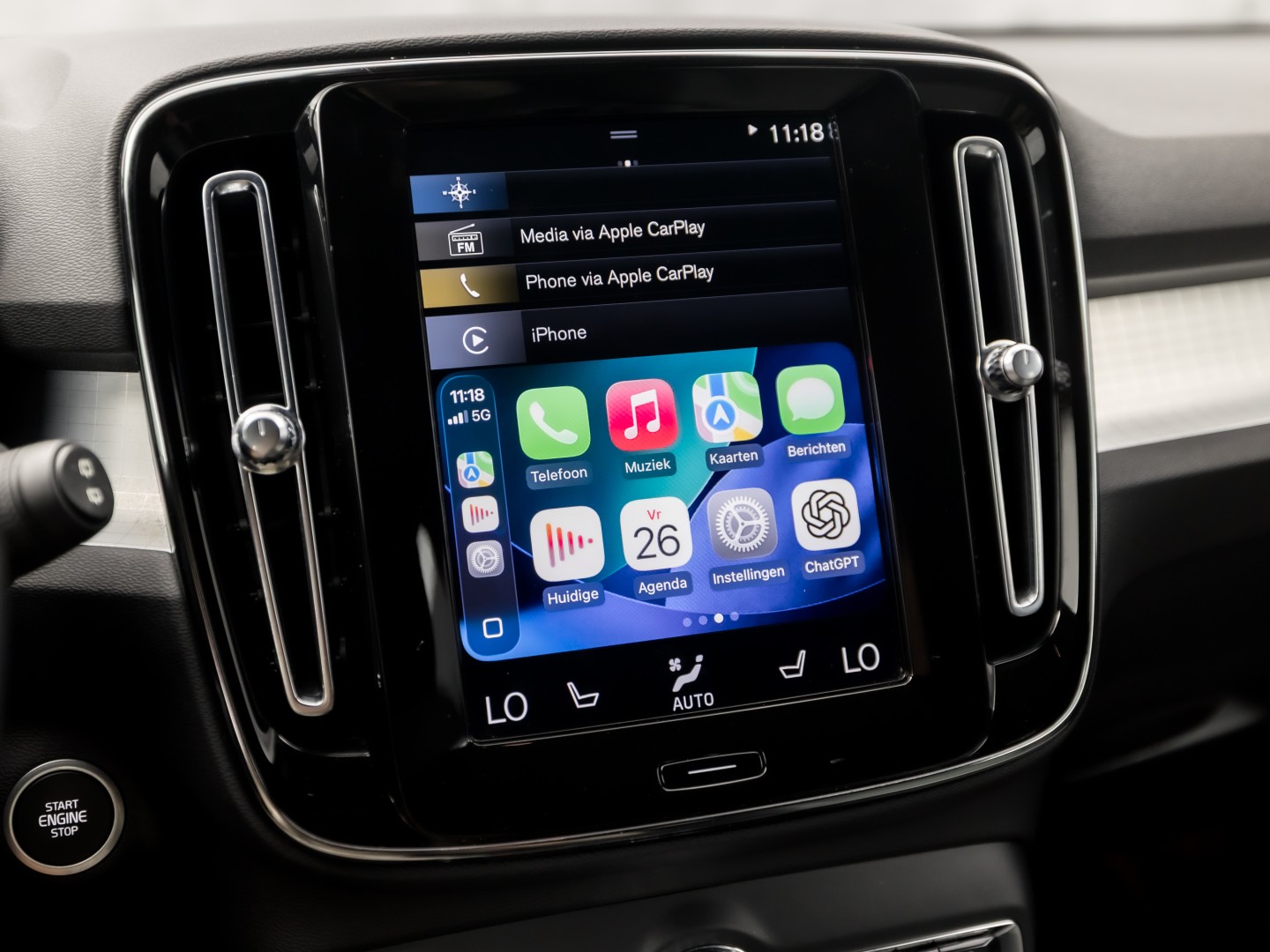 Volvo XC40 1.5 T5 Recharge Sport 262Pk Automaat (BLACK PACK, APPLE CARPLAY, GROOT NAVI, ZWART HEMEL, STUUR/STOELVERWARMING, SPORTSTOELEN, GETINT GLAS, LANE ASSIST, NIEUWE APK, NIEUWSTAAT)