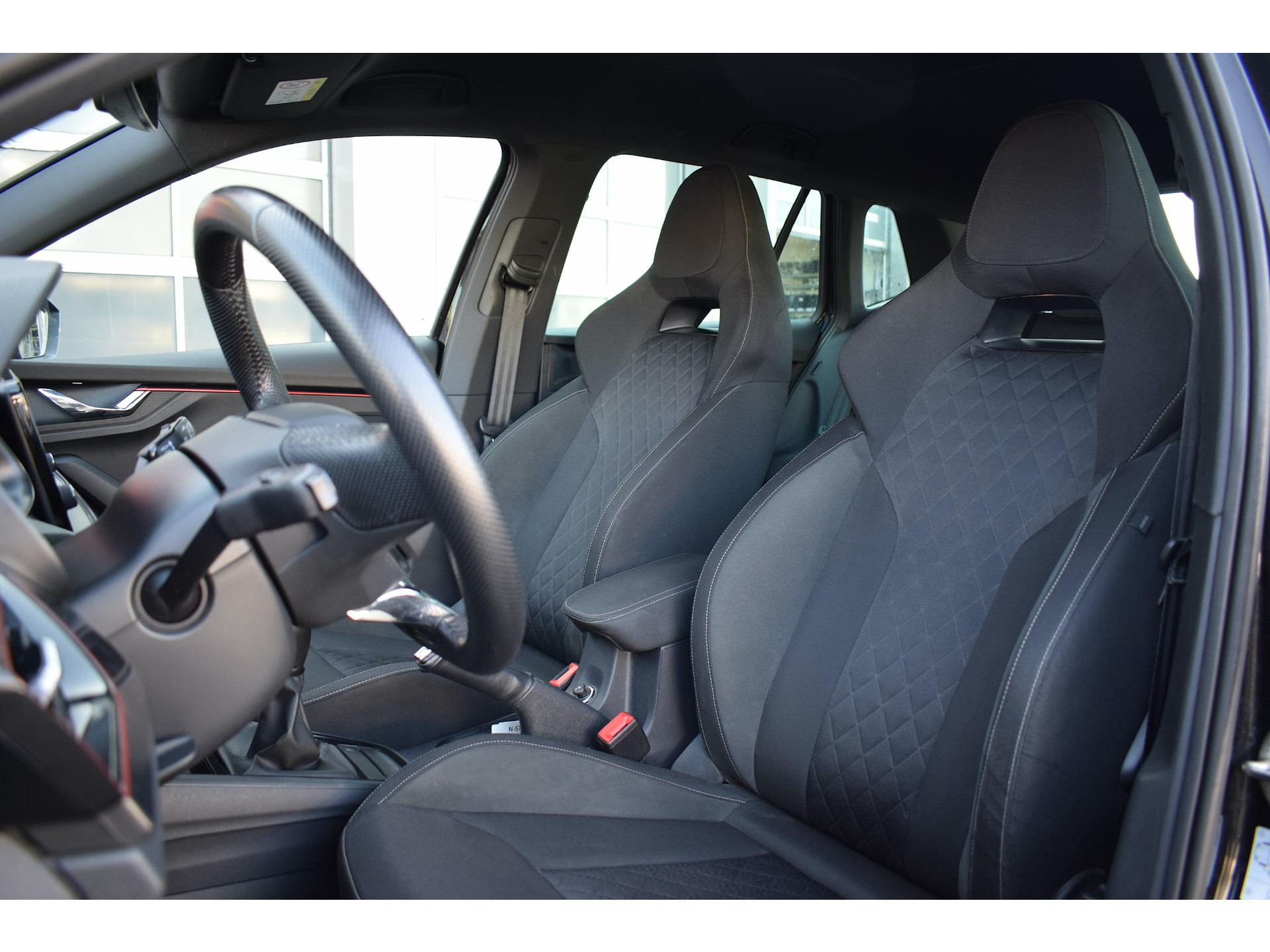 Skoda Kamiq 1.0 TSI Sport Business | Sportstoelen | Apple CarPlay | Climate | Cruise