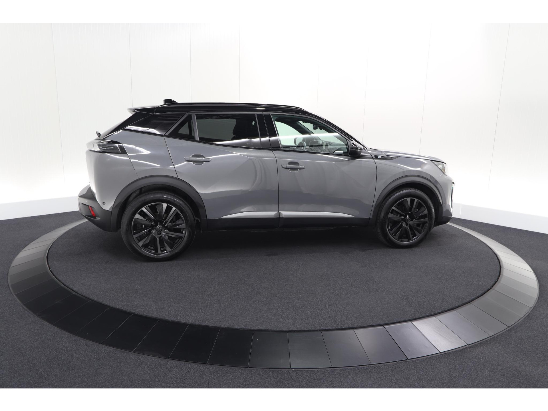 Peugeot e-2008 EV GT Avantage 54 kWh | 96.8% SOH | 11 KW Lader | 360 Camera | Panoramadak | Dodehoekdetectie