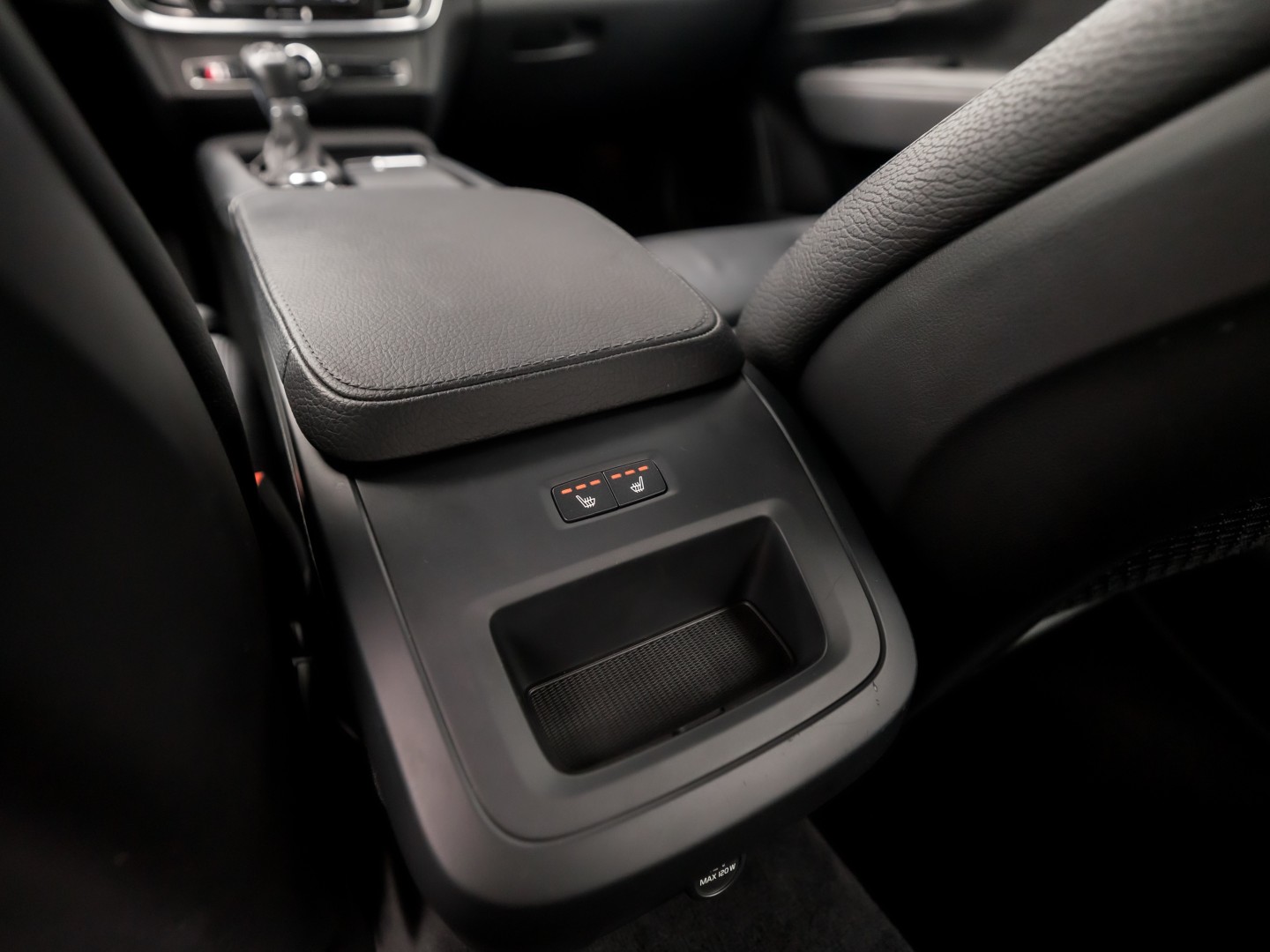 Volvo V90 2.0 T4 Momentum Sport 190Pk Automaat (APPLE CARPLAY, GROOT NAVI, LEDER, GETINT GLAS, STOELVERWARMING ACHTER, MEMORY SEATS, ELEK ACHTERKLEP, NIEUWE APK, NIEUWSTAAT)