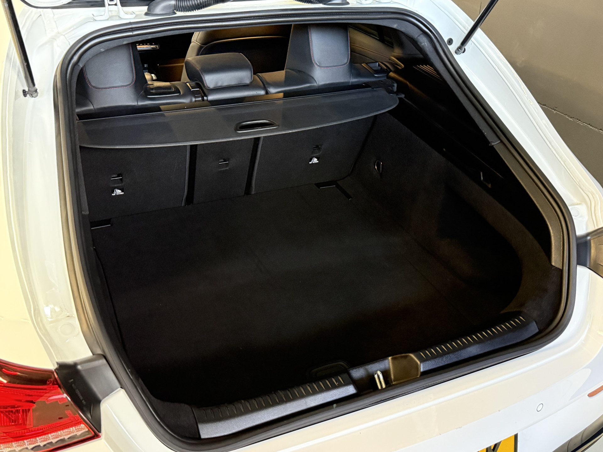 Mercedes-Benz CLA-klasse Shooting Brake 200 Business Solution AMG | Panoramadak | Sfeerverlichting | Multibeam