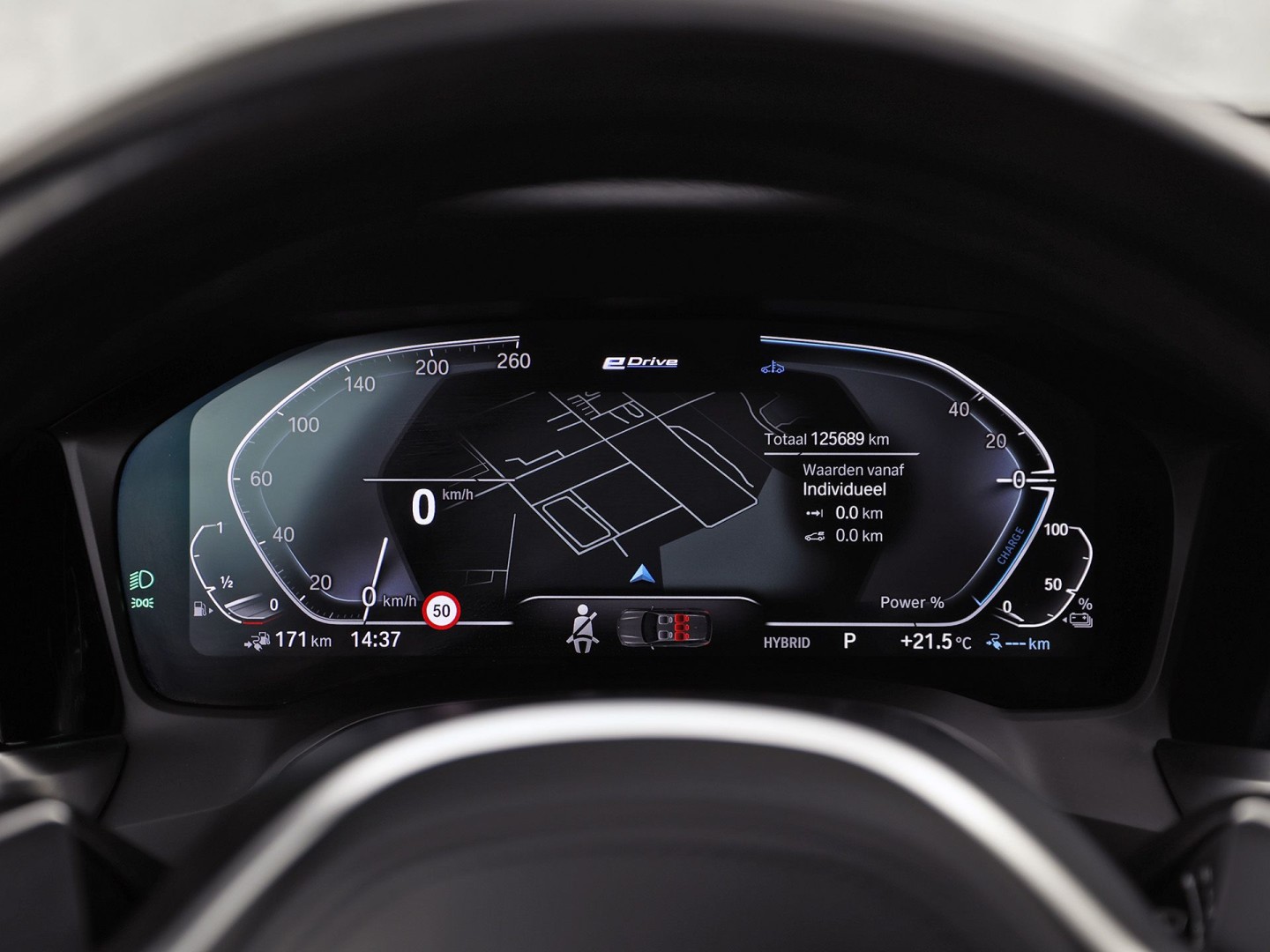 BMW 3-serie Touring 320e High Executive 204Pk Automaat (APPLE CARPLAY, M STUUR, GROOT NAVI, STOELVERWARMING, CAMERA, LEDER, SPORTSTOELEN, GETINT GLAS, ZWART HEMEL, NIEUWE APK, NIEUWSTAAT)