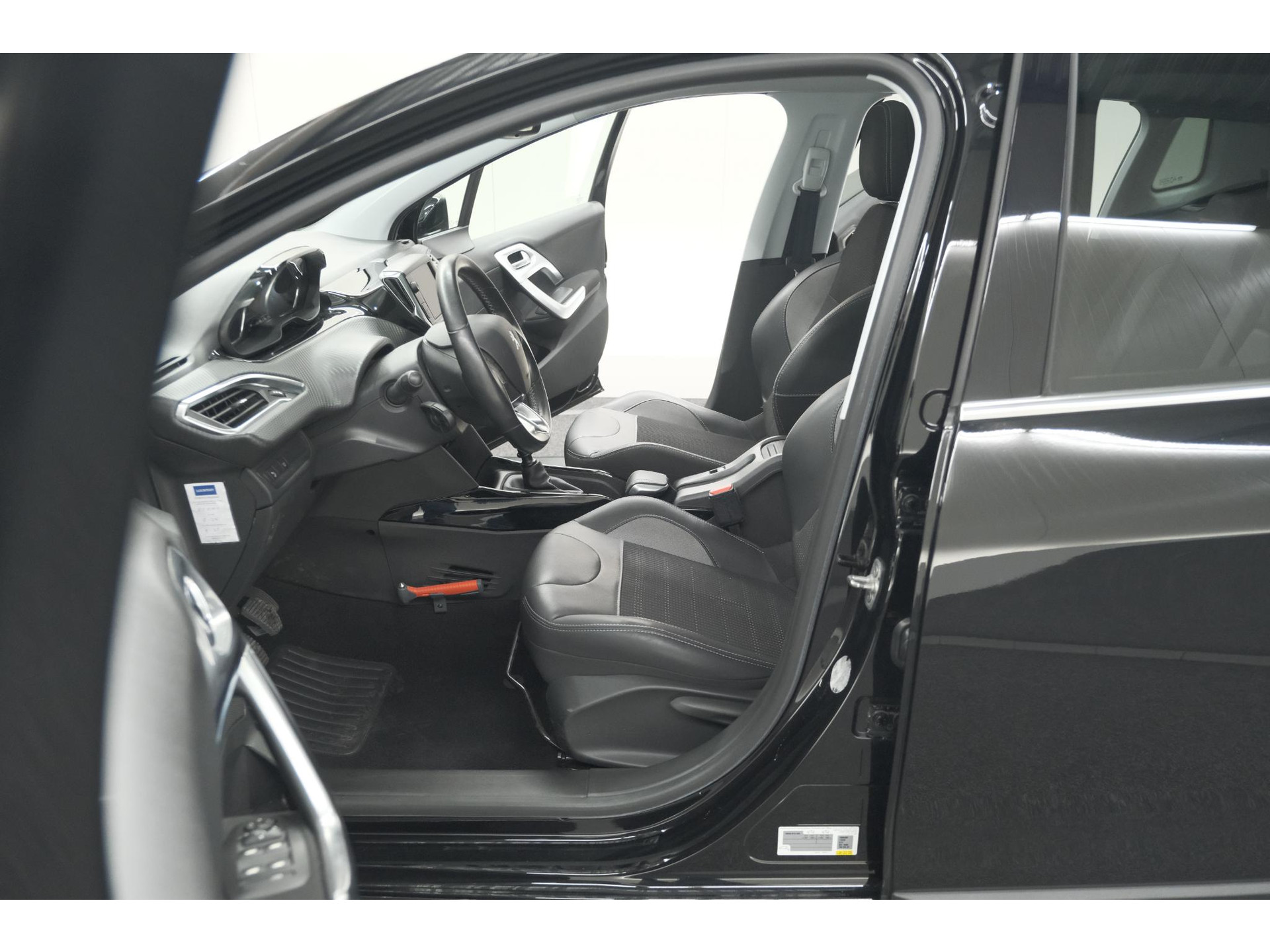 Peugeot 2008 PureTech 110 Allure | Panoramadak | Navigatie | Camera | Parkeersensoren