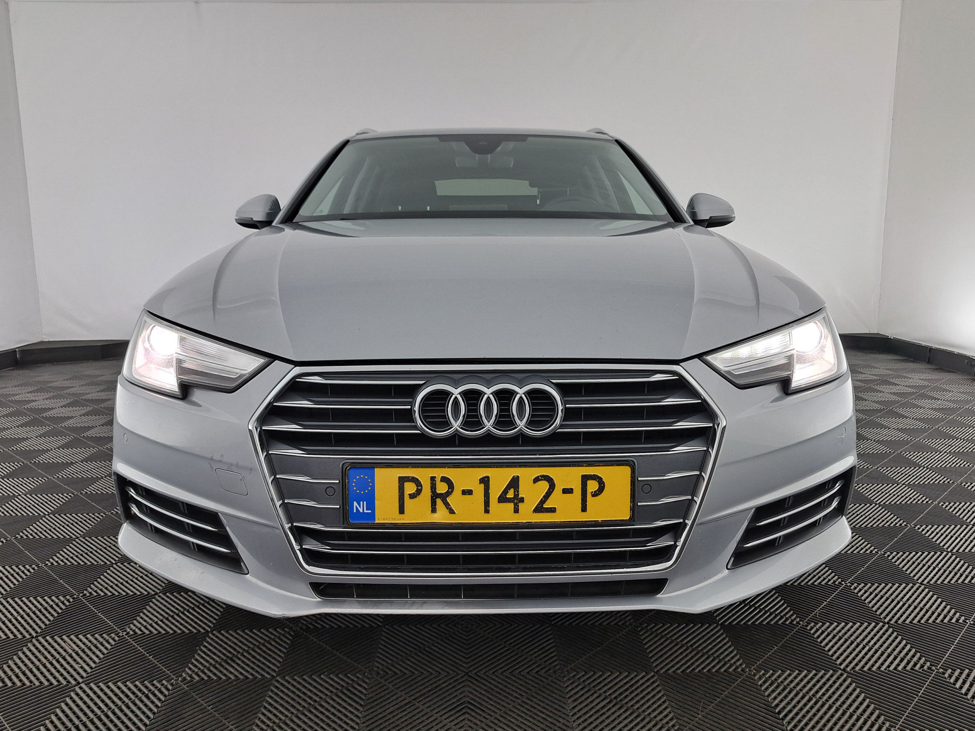 Audi A4 Avant 2.0 TDI Ultra Sport Pro Line S (INCL-BTW) Aut. *DIGI-COCKPIT | FULL-LED | NAVI-FULLMAP | HEATED-SPORTSEATS | ECC | KEYLESS | SHIFTPADDLES | CRUISE | TOWBAR | 17"ALU*
