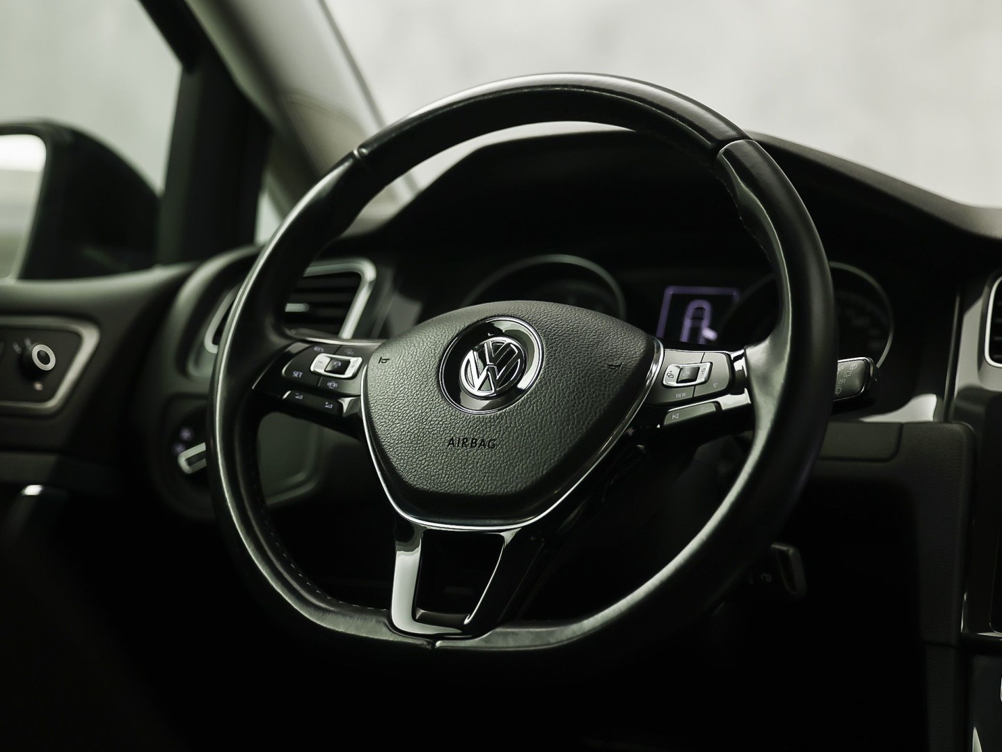 Volkswagen Golf 1.0 TSI Sportline (APPLE CARPLAY, NAP, GROOT NAVI, CLIMATE, PARKEERSENSOREN, SPORTSTOELEN, LM VELGEN, ADAPTIVE CRUISE, NIEUWSTAAT)