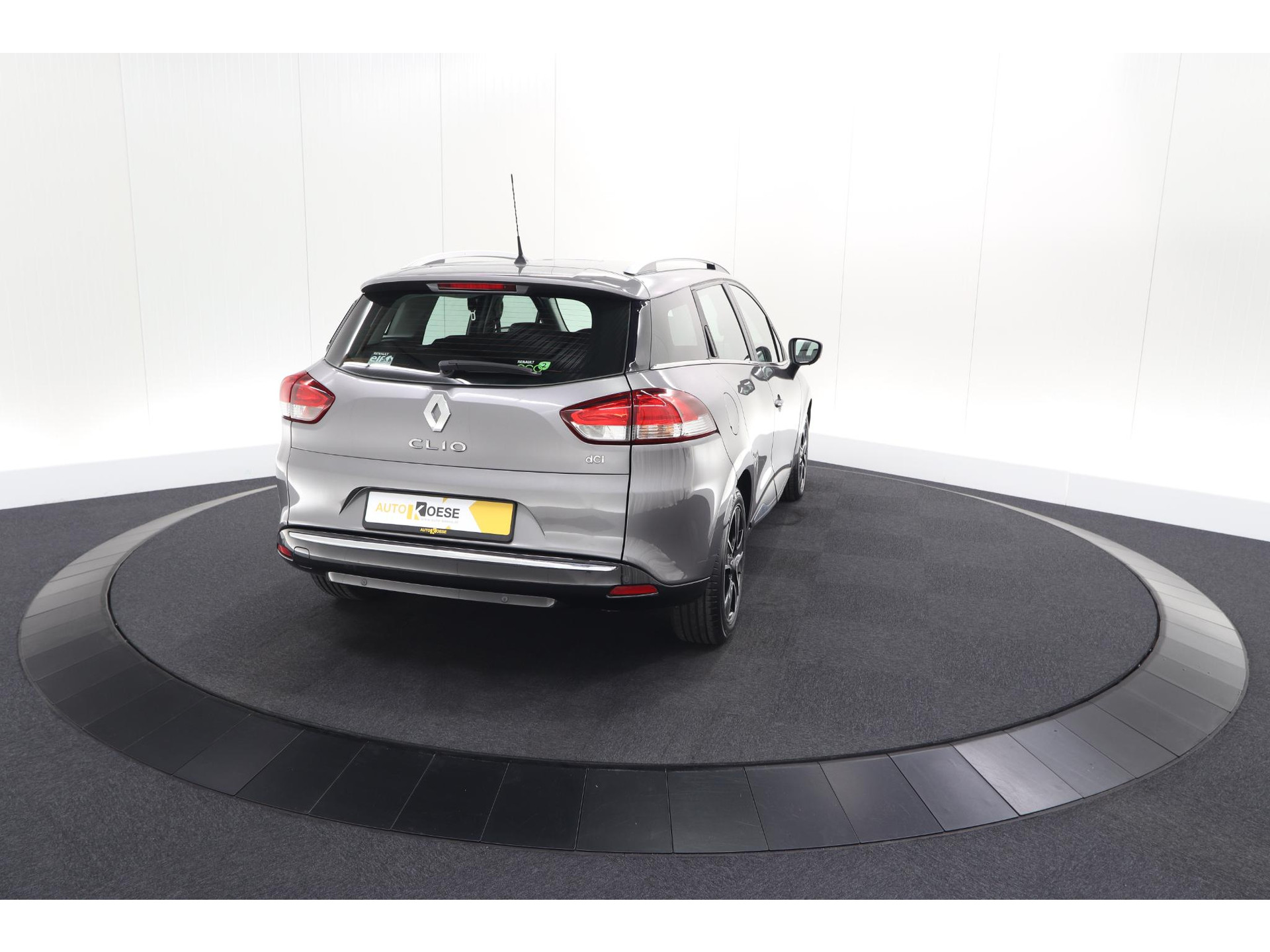 Renault Clio Estate 1.5 dCi ECO Dynamique | Parkeersensoren voor + achter | Armsteun | Navigatie