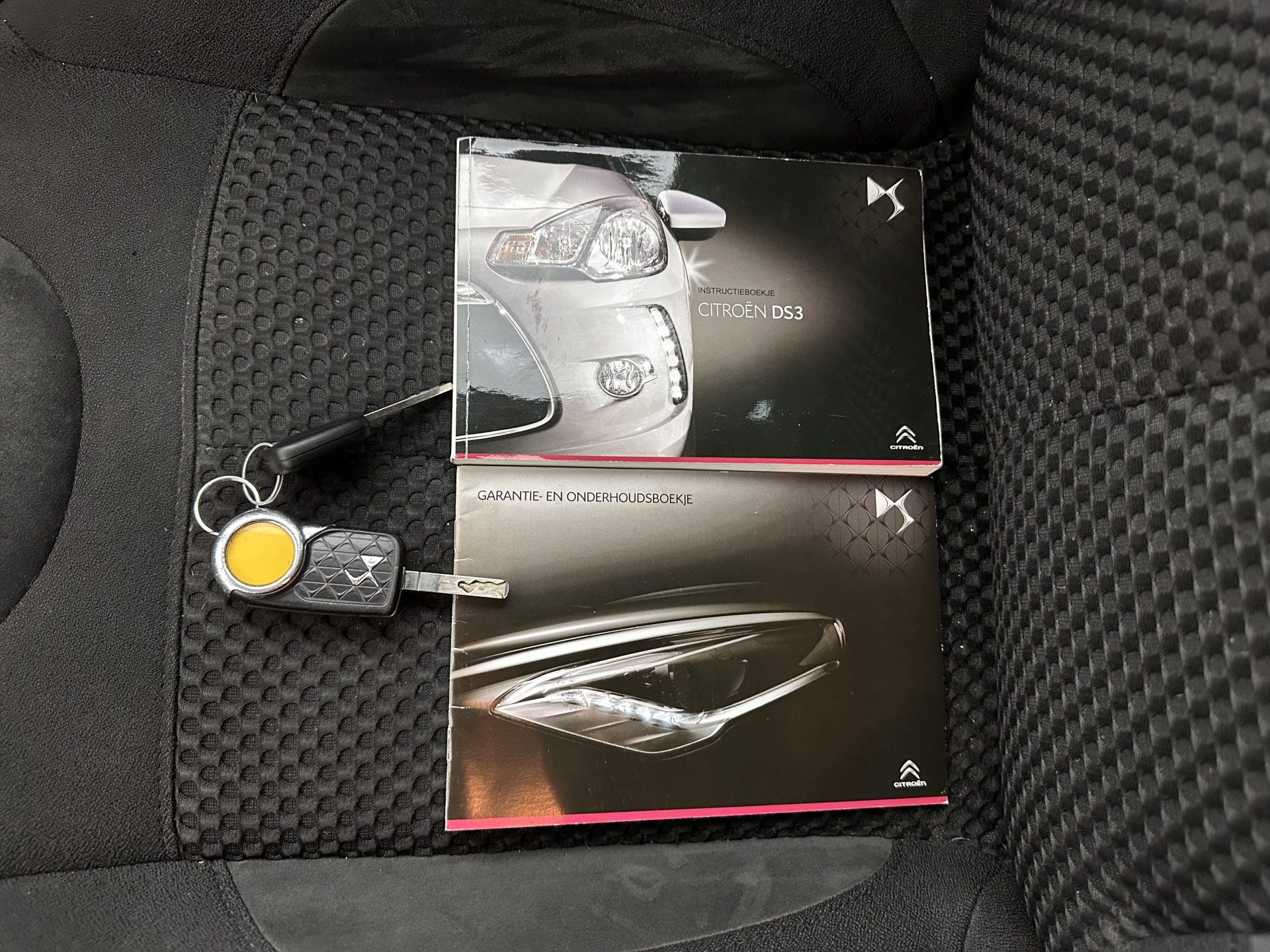 Citroën DS3 1.6 e-HDi Business *MICROFIBRE | NAVI-FULLMAP | SPORT-SEATS | PRIVACY-GLASS | ECC | PDC | CRUISE | 17''ALU*