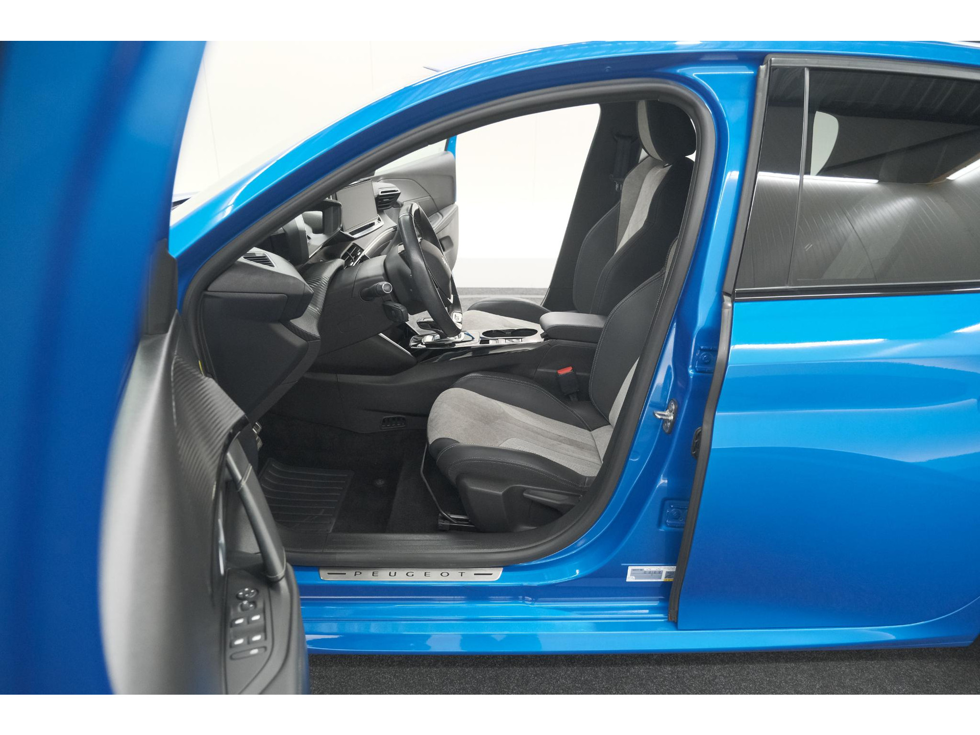 Peugeot e-208 EV GT Pack 50 kWh | Camera | Adapieve Cruise Control | Stoelverwarming | 3 FASE