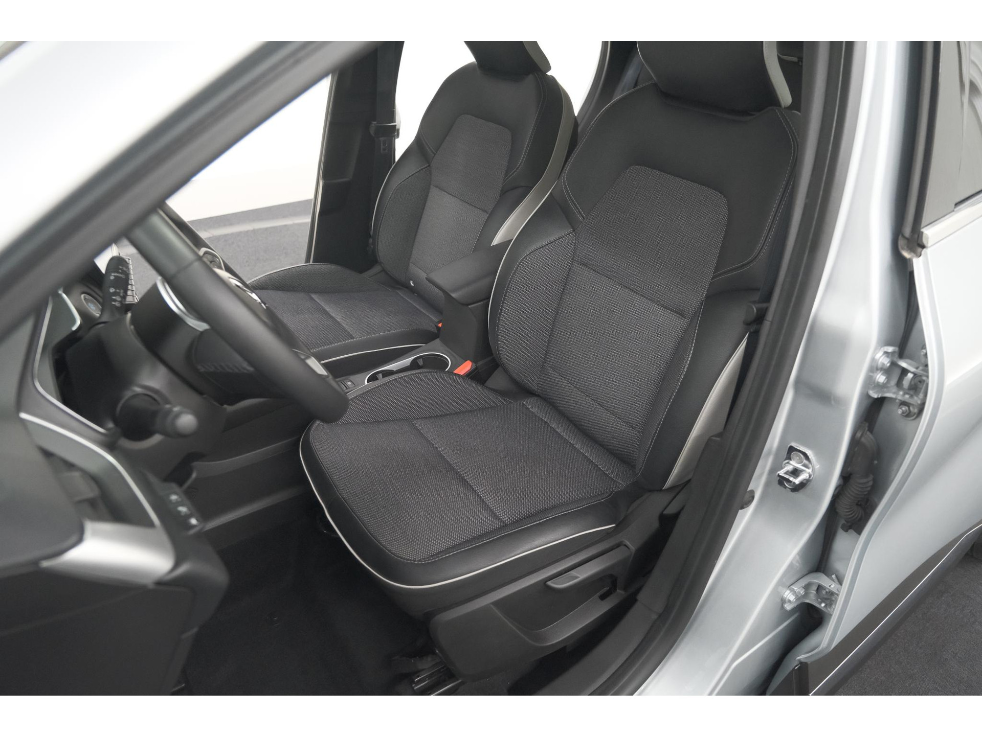 Renault Captur 1.6 E-Tech full hybrid 145 techno | Camera | Parkeersensoren | Climate control | Keyless