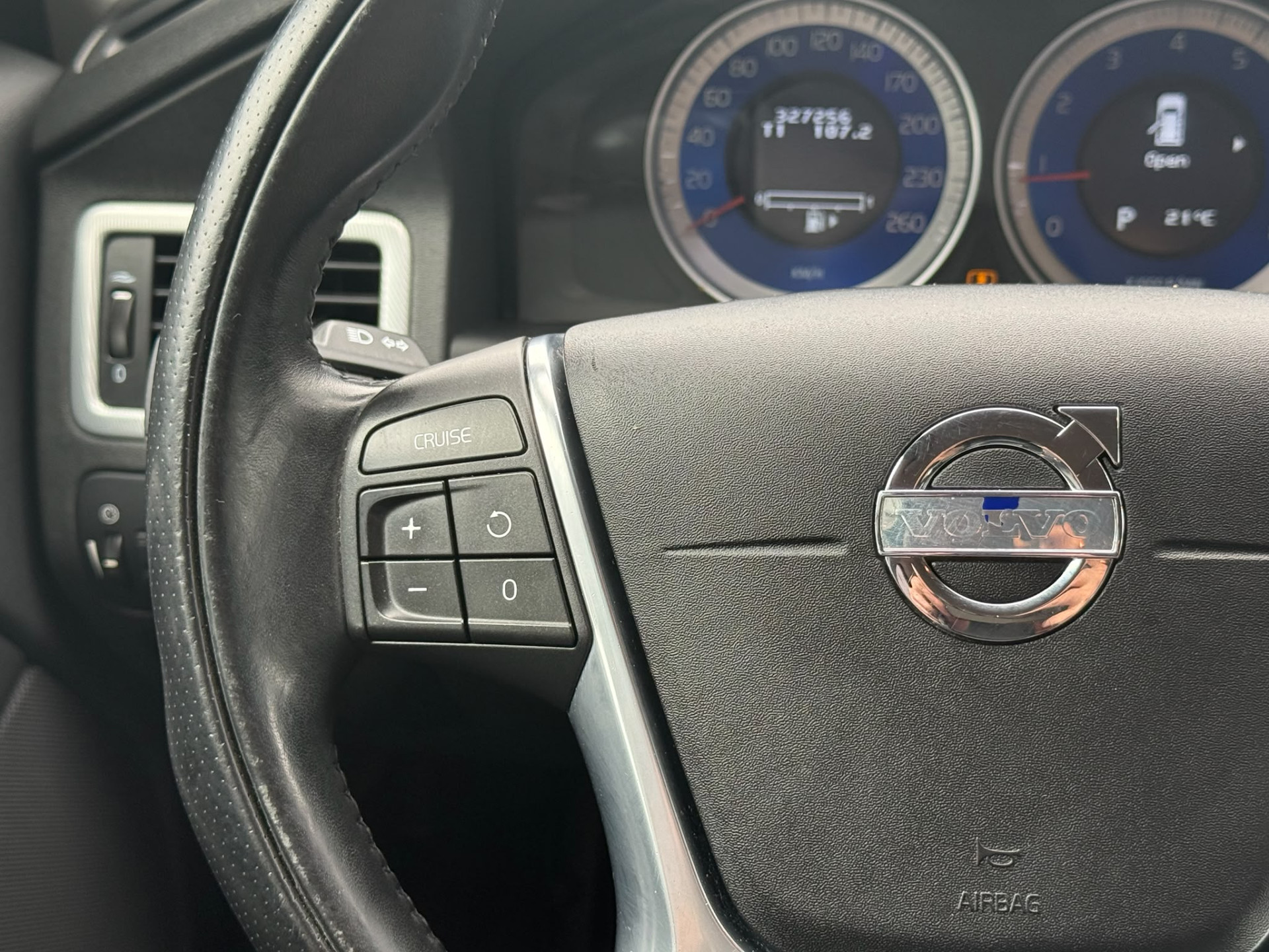 Volvo V70 2.0T R-Edition | 3E EIGENAAR | AUTOMAAT | LEDER | NAVI | XENON | CRUISE | TREKHAAK |