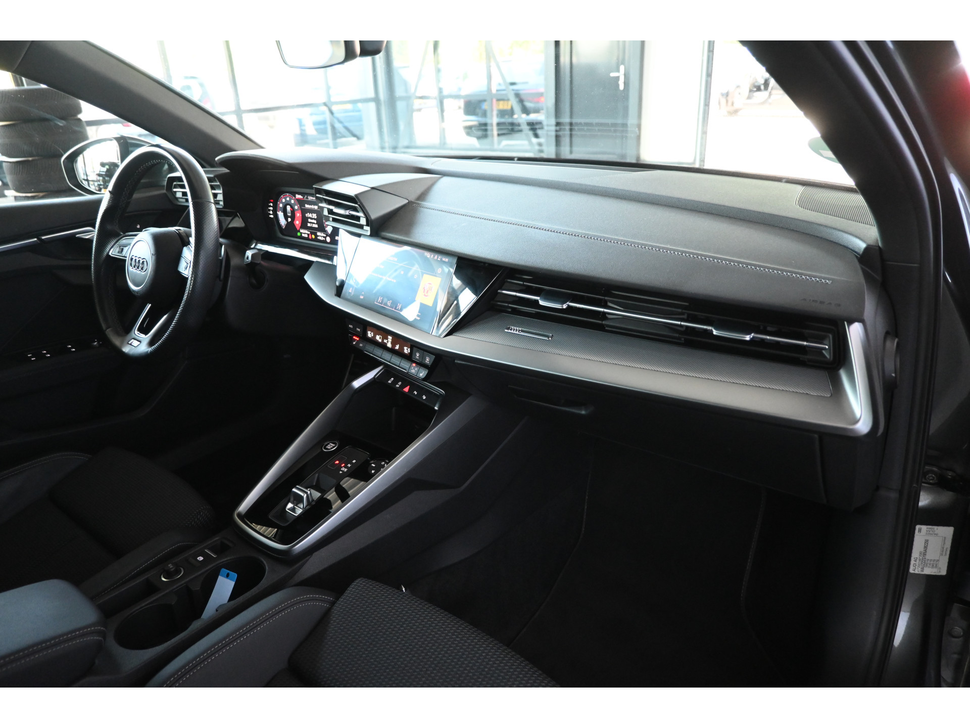 Audi A3 Limousine 30 TFSI S Edition Virtual Cockpit Adaptieve Cruise Led Clima Carplay Inruil Mogelijk!