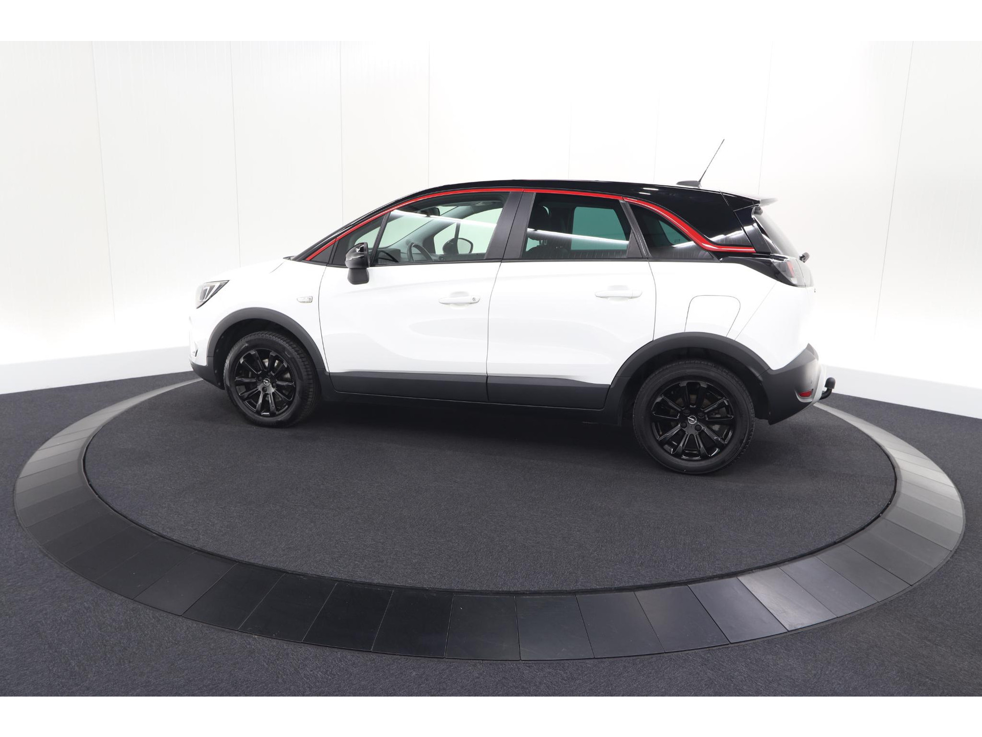Opel Crossland Turbo 110 GS Line | Trekhaak | Camera | Apple Carplay | Navigatie | Parkeersensoren voor + Achter