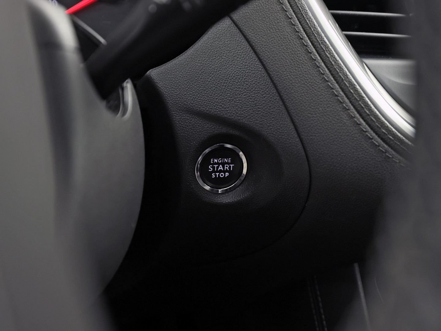 Opel Grandland X 1.2 Turbo Innovation (APPLE CARPLAY, GROOT NAVI, CLIMATE, STUUR/STOELVERWARMING, KEYLESS, CAMERA, SPORTSTOELEN, GETINT GLAS, ELEK ACHTERKLEP, NIEUWE APK, NIEUWSTAAT)