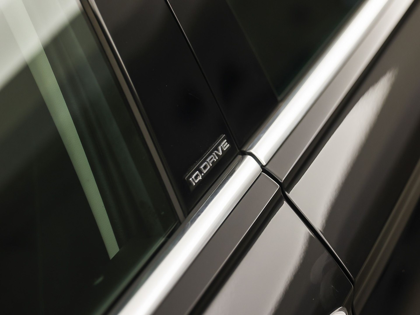 Volkswagen Tiguan 1.5 TSI ACT Highline 150Pk Automaat (VIRTUAL COCKPIT, APPLE CARPLAY, GROOT NAVI, CAMERA, STOELVERWARMING, SPORTSTOELEN, GETINT GLAS, ADAPTIVE CRUISE, NIEUWSTAAT)