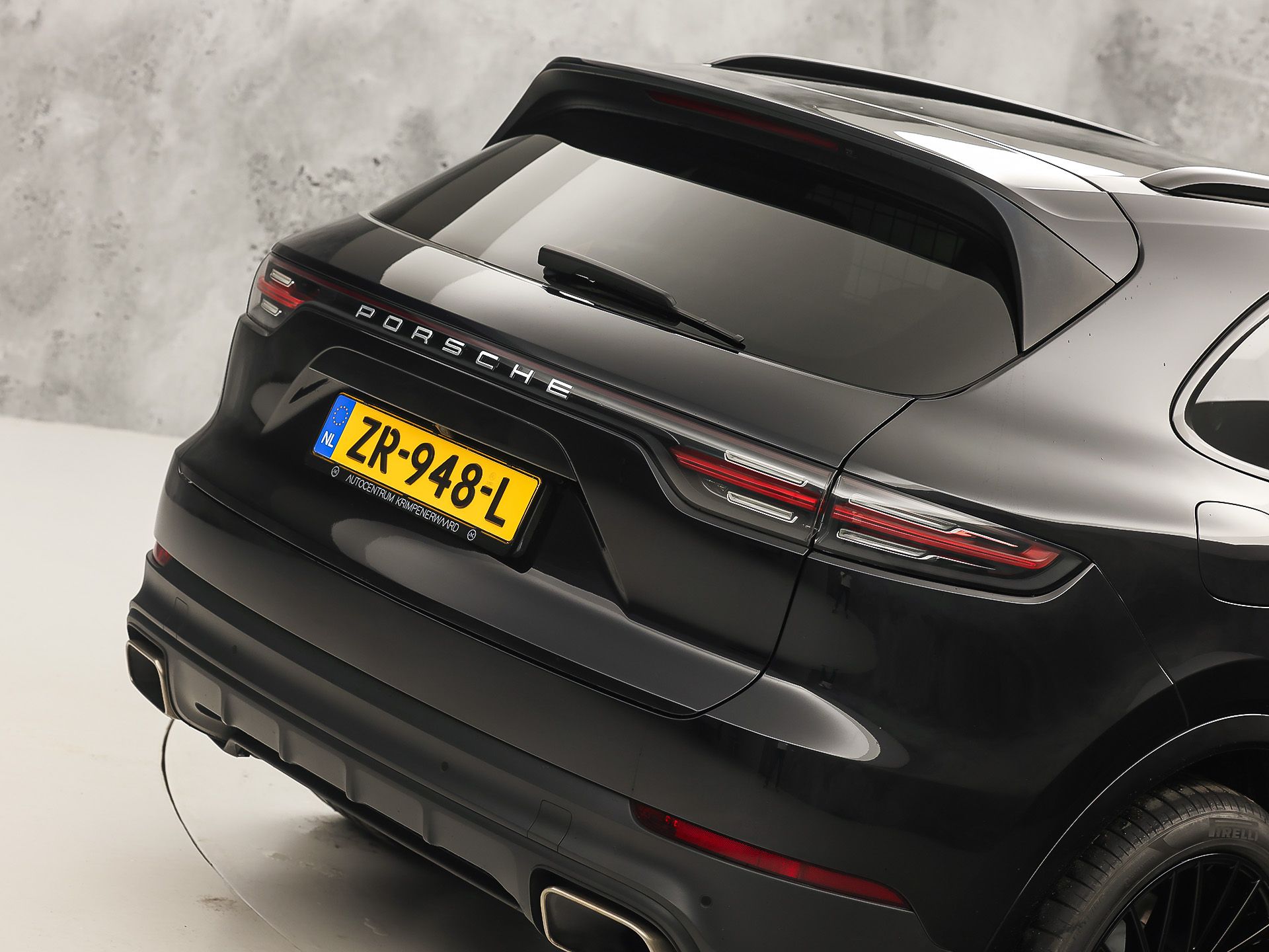 Porsche Cayenne 3.0 E-Hybrid Sport 463Pk (SPORTCHRONO PAKKET, LUCHTVERING, SOH 95%, BLACK PACK, APPLE CARPLAY, MEMORY SEATS, STOELVERWARMING, GETINT GLAS, CAMERA, NIEUWSTAAT)
