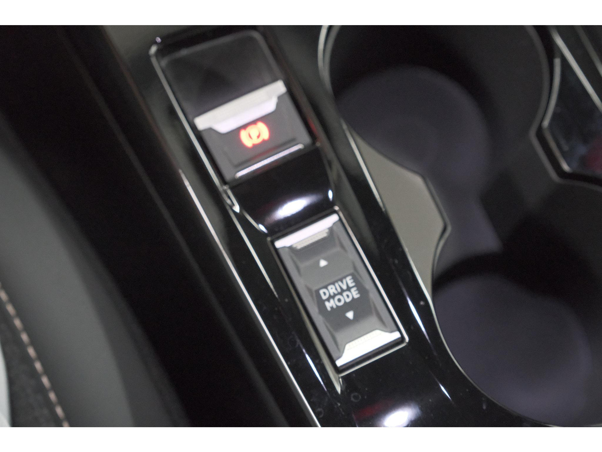 Peugeot e-2008 EV Allure 54 kWh | 97,2% SOH | 11 KW Lader | Apple Carplay | Parkeersensoren