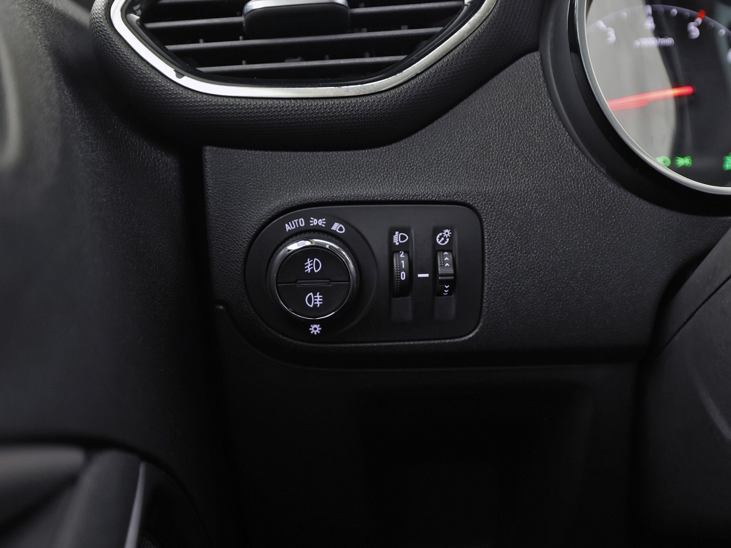 Opel Crossland X 1.2 Turbo Innovation (APPLE CARPLAY, GROOT NAVI, CLIMATE, STUUR/STOELVERWARMING, 360 CAMERA, SPORTSTOELEN, GETINT GLAS, CRUISE, LM VELGEN, NIEUWSTAAT)