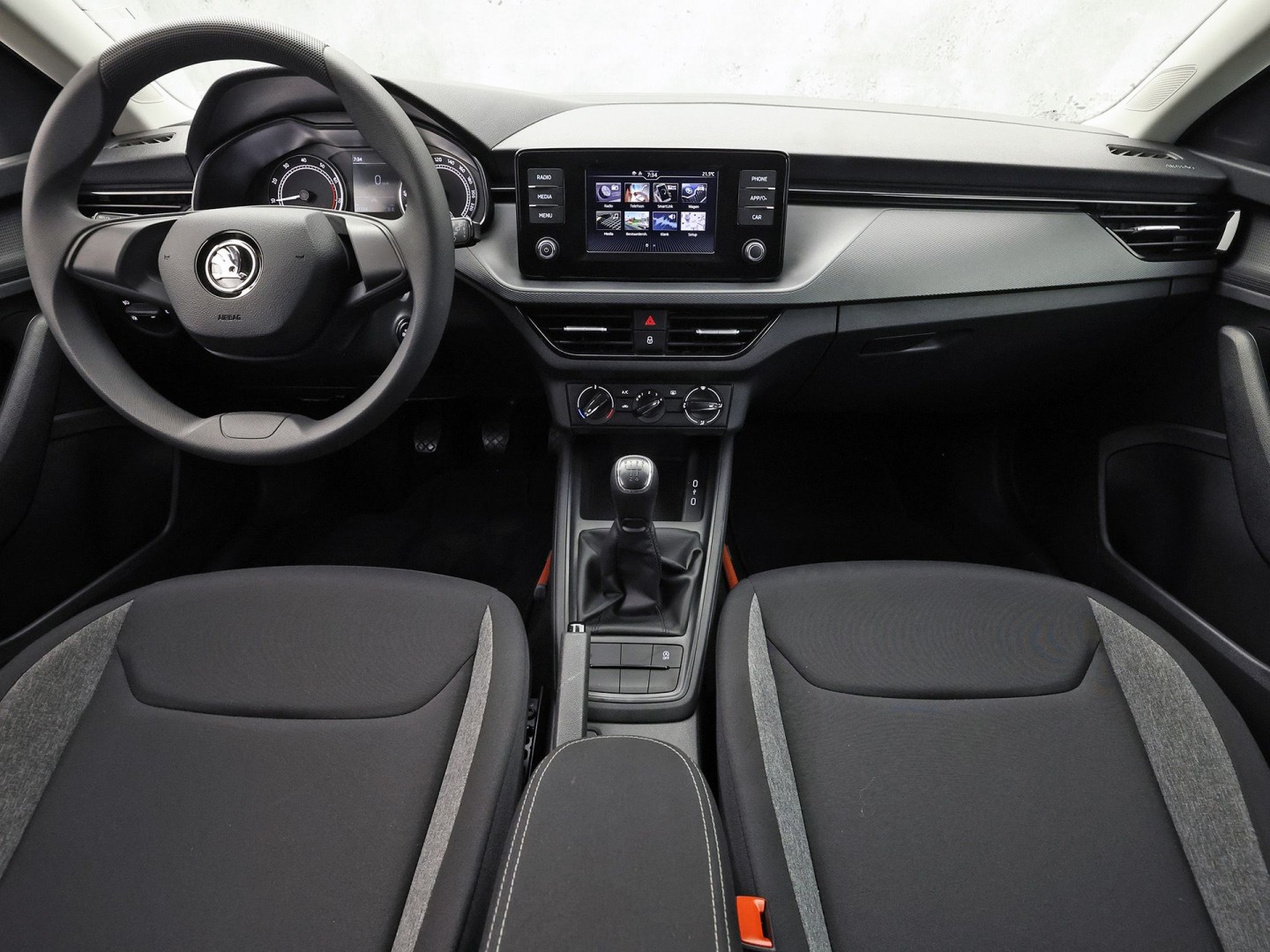 Škoda Scala 1.0 TSI Sport (CRUISE, GETINT GLAS, SPORTSTOELEN, LED KOPLAMPEN, ELEK PAKKET, NIEUWE APK, NIEUWSTAAT)