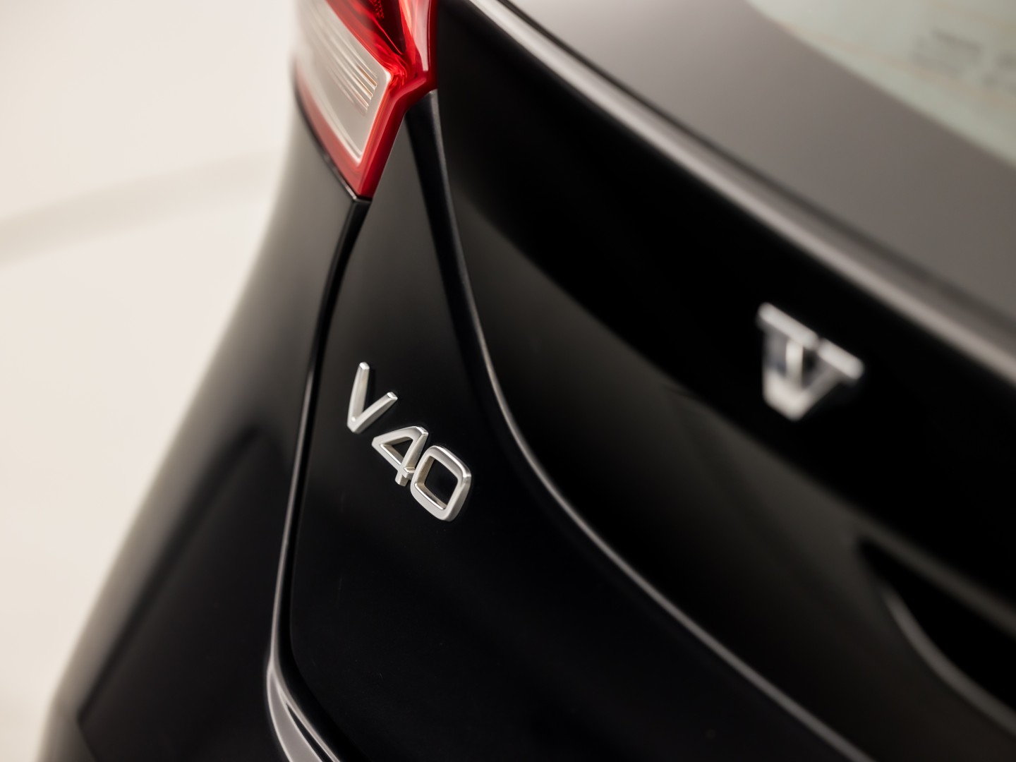 Volvo V40 Cross Country 1.6 T4 Sport 179Pk (NAVIGATIE, CLIMATE, TREKHAAK, SPORTSTOELEN, PARKEERSENSOREN, CRUISE, NIEUWSTAAT)