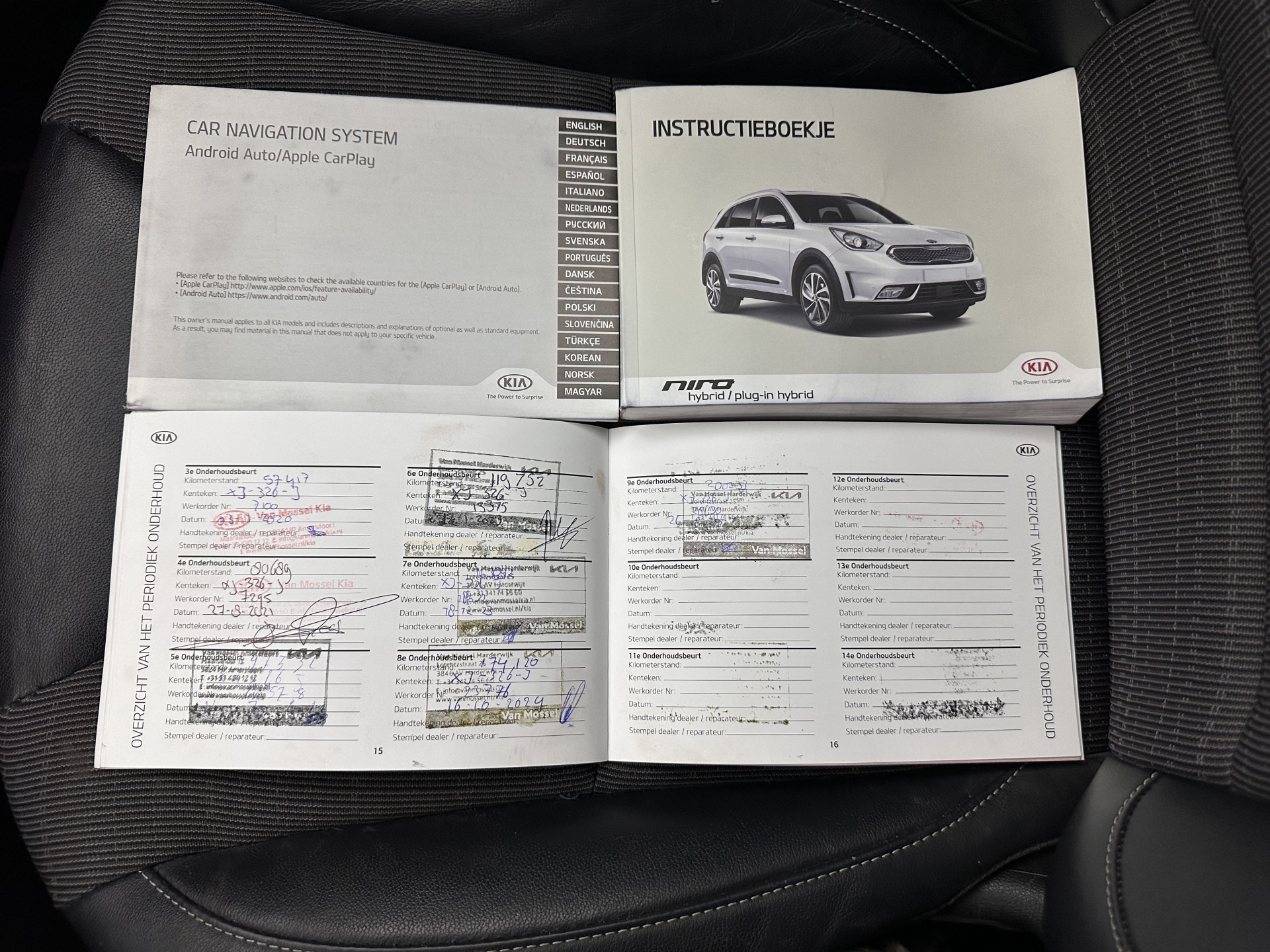 Kia Niro 1.6 GDi Hybrid ExecutiveLine (INCL.BTW) Aut. *LEATHER-FABRIC | NAVI-FULLMAP | KEYLESS | CAMERA | COMFORT-SEATS | DIGI-COCKPIT | LANE-ASSIST | ECC | CARPLAY | PDC | TOWBAR | 16''ALU*