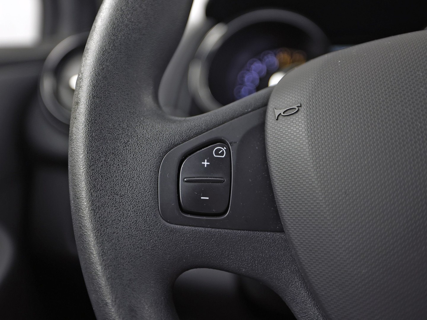 Renault Clio 0.9 TCe Sport (NAVIGATIE, CRUISE, TREKHAAK, SPORTSTOELEN, BLUETOOTH, NIEUWE APK, NIEUWSTAAT)