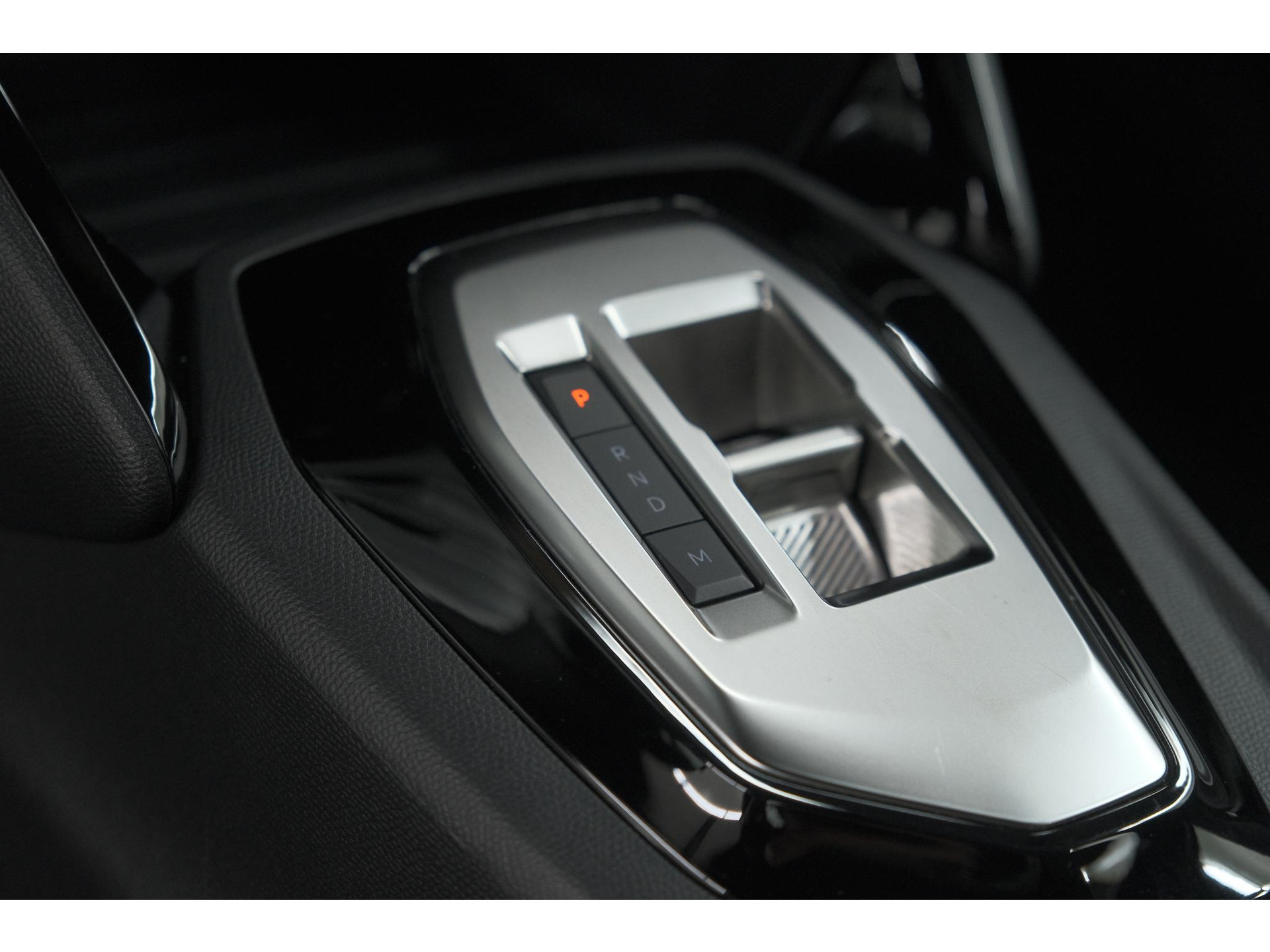 Peugeot 2008 1.2 Hybrid 136 Style | Apple Carplay | Parkeersensoren | Climate Control