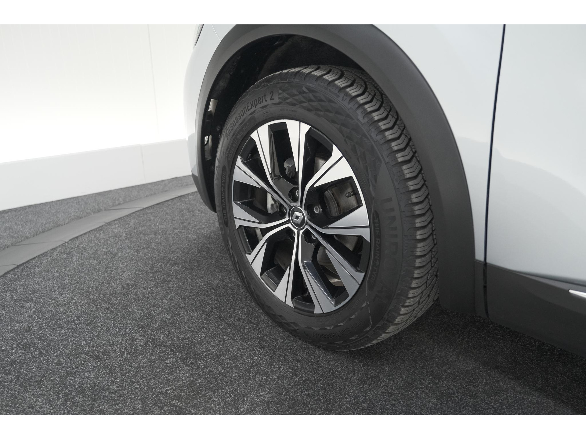 Renault Captur Mild Hybrid 140 EDC Techno | Camera | 9.3 Inch Scherm | Apple Carplay | Parkeersensoren | Allseason Banden | Stoelverwarming
