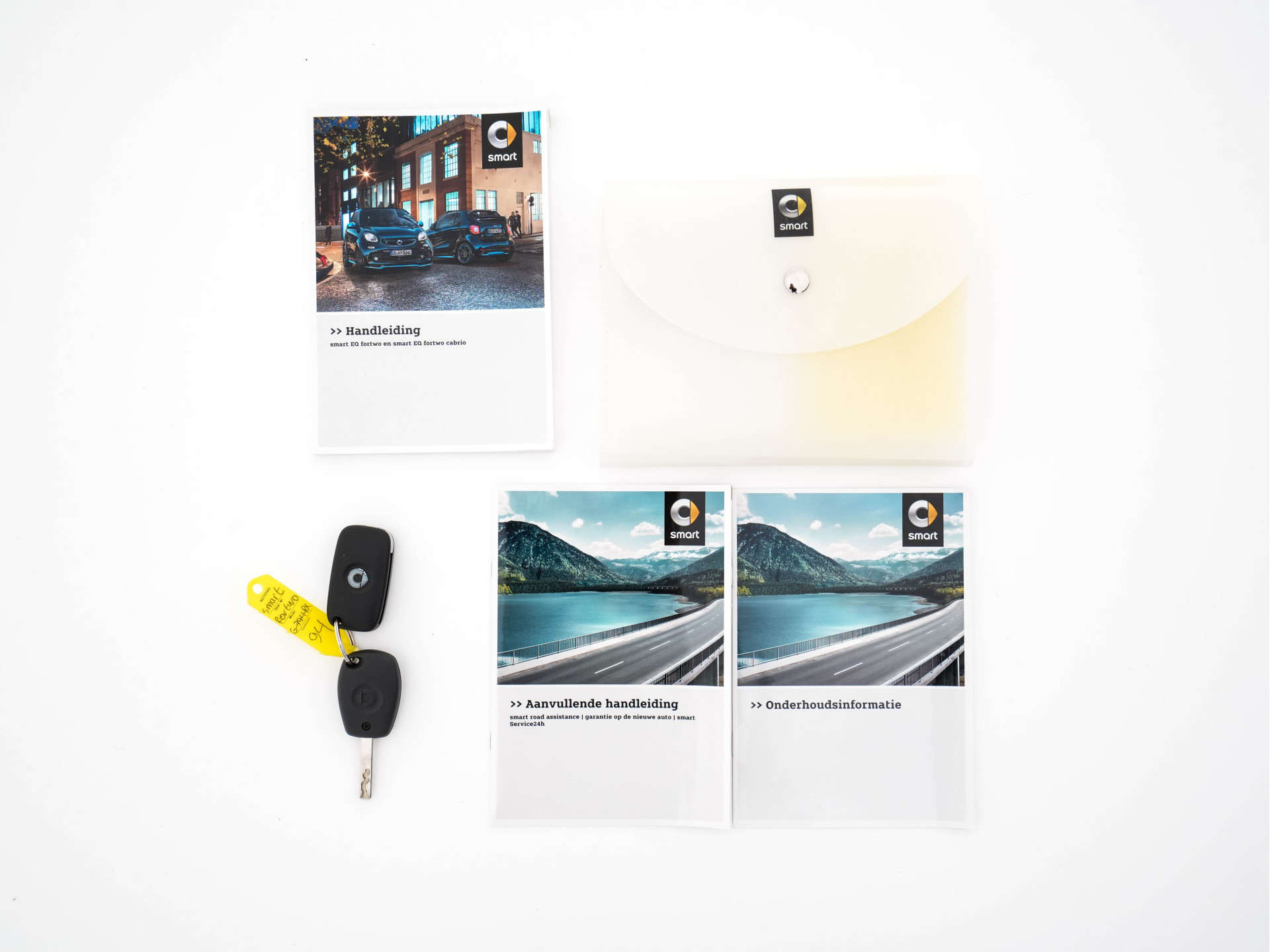 Smart fortwo EQ Business Solution 18 kWh [ 3-Fase ] ( SOH-93%) Aut. *PANO | LEATHER | NAVI-FULLMAP | CAMERA | HEATED-COMFORTSEATS | AIRCO | CRUISE | AMBIENT-LIGHT | 15''ALU*