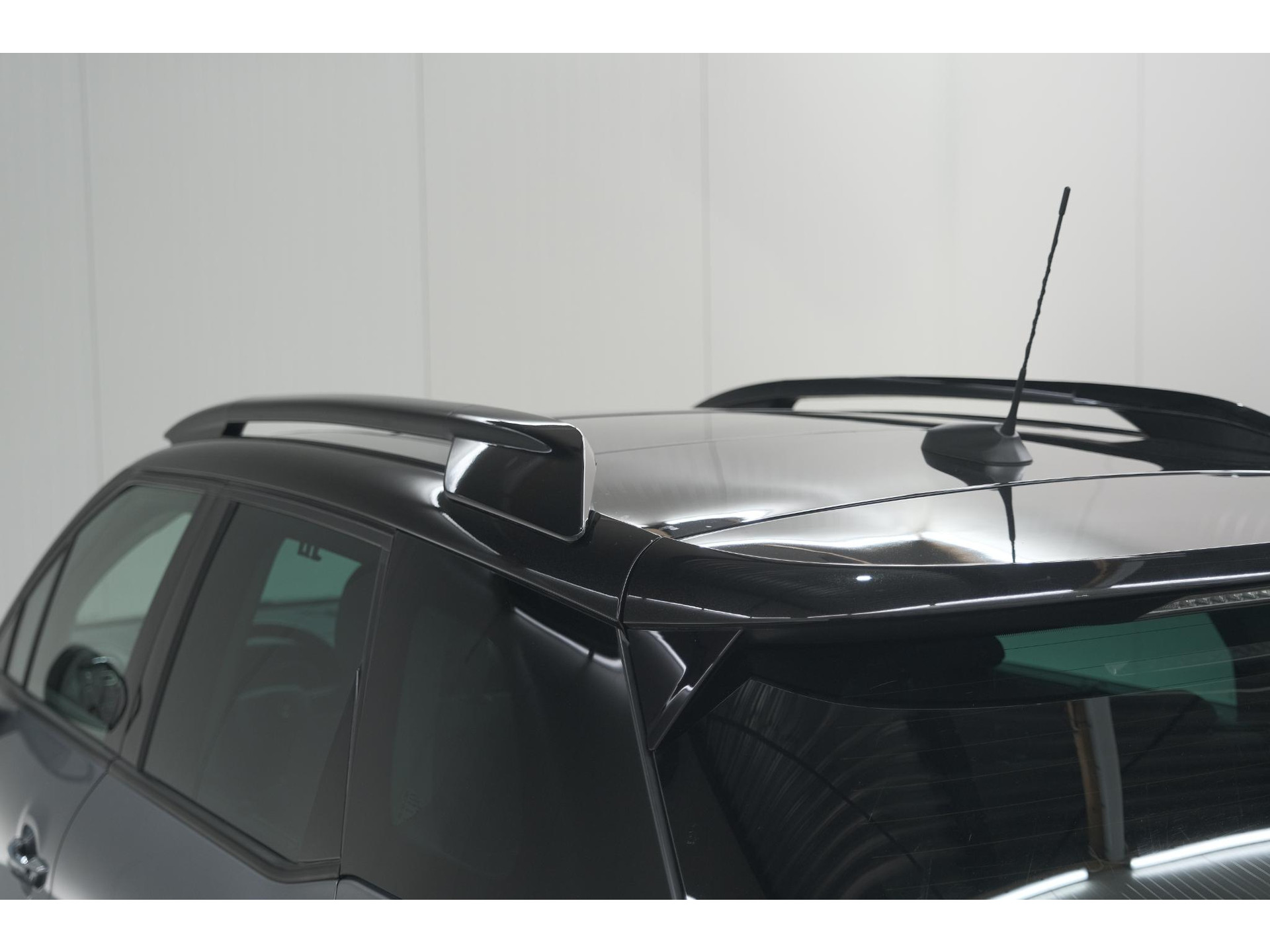 Citroen C3 Aircross PureTech 110 EAT6 Shine | Trekhaak | Panoramadak | Head-Up Display | Camera | Navigatie