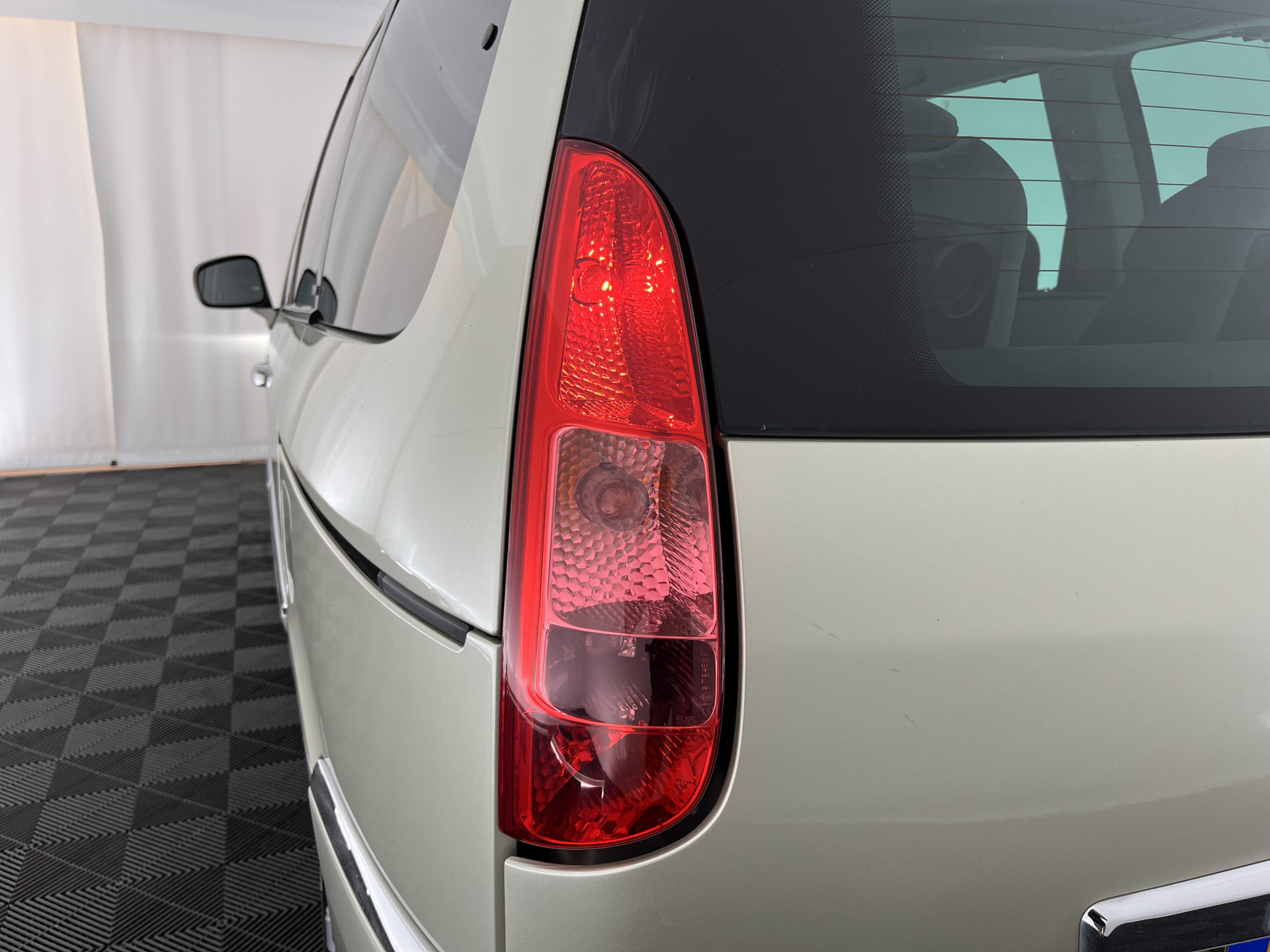 Peugeot 807 2.0 HDiF ST [ 7-Pers. ] Aut. *NAVI-FULLMAP | XENON | VELOURS-COMFORT-SEATS | HEATED-SEATS | ECC | PDC | CRUISE | TOWBAR | 16''ALU*