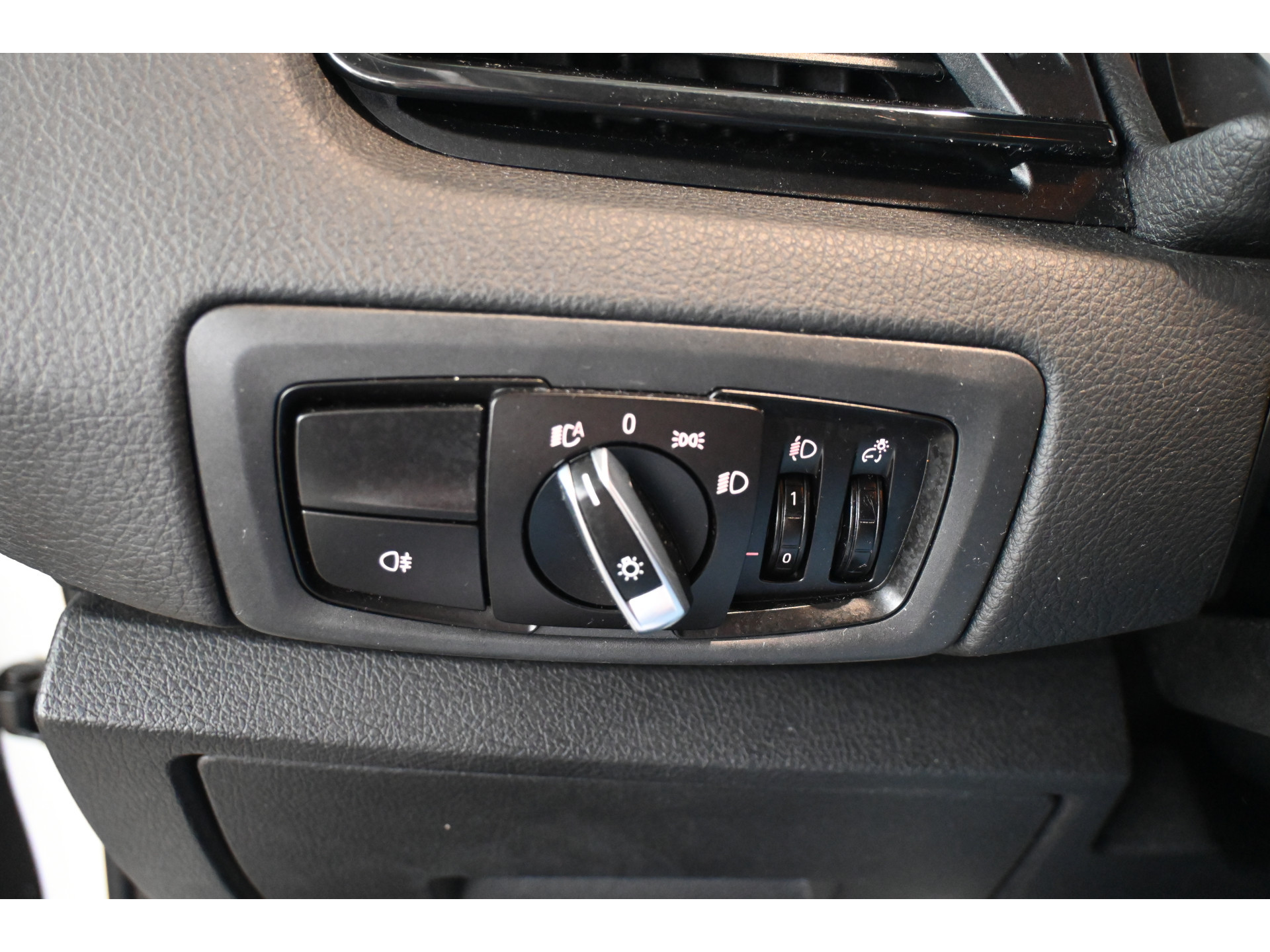 BMW 2-serie Active Tourer 218i Airco Trekhaak LED Lichtmetaal Rijklaarprijs Inruil Mogelijk!